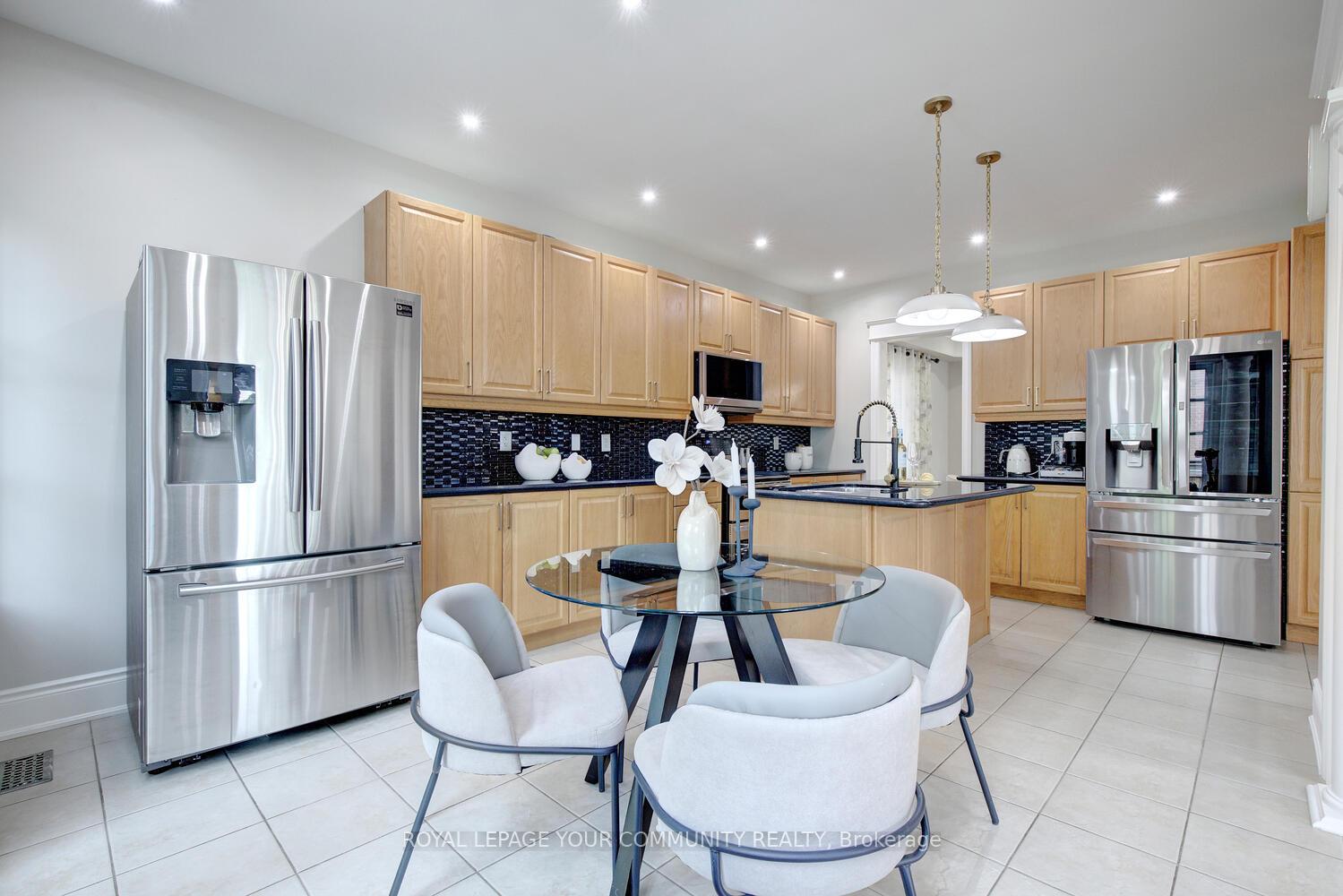 Photo 17 of 2 Aegis Drive, Vaughan, Patterson — HOMEH