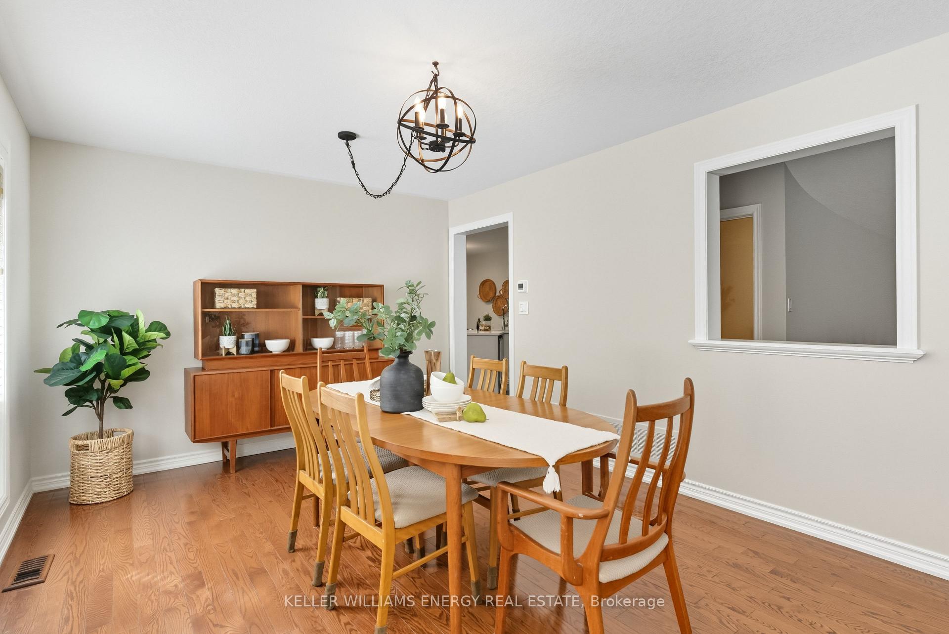 Photo 3 of 47 Scepter Place, Whitby, Rolling Acres — HOMEH