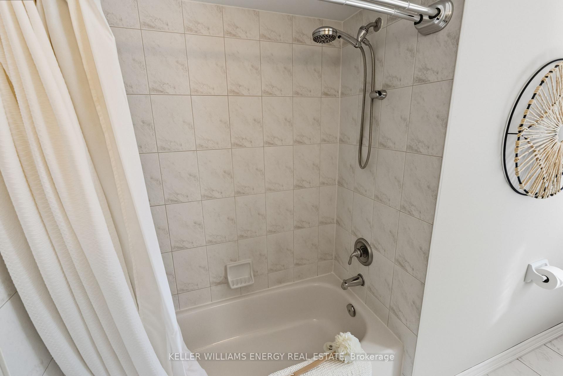 Photo 24 of 47 Scepter Place, Whitby, Rolling Acres — HOMEH