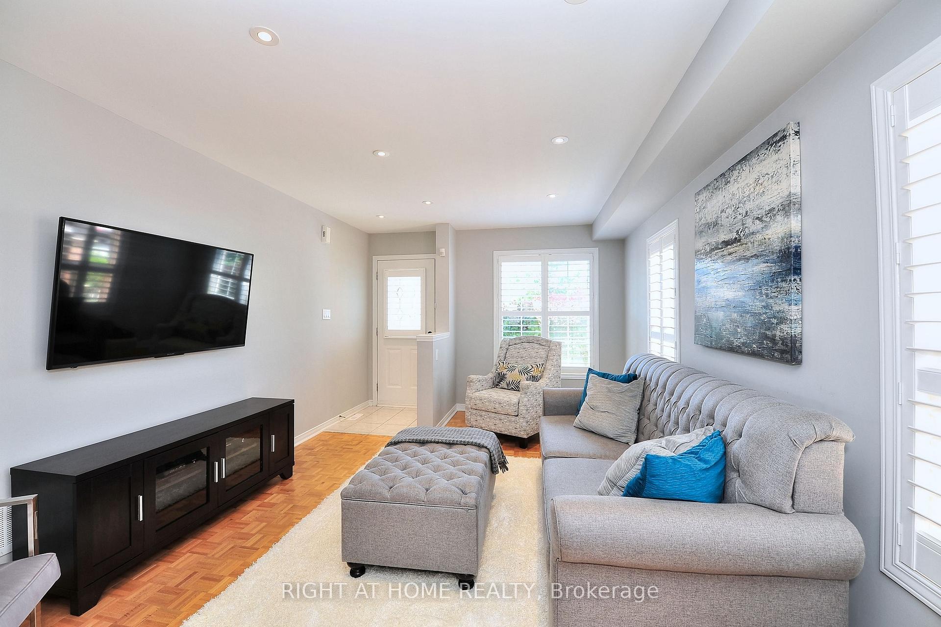 Photo 5 of 11 Giovanni Way, Vaughan, Sonoma Heights — HOMEH