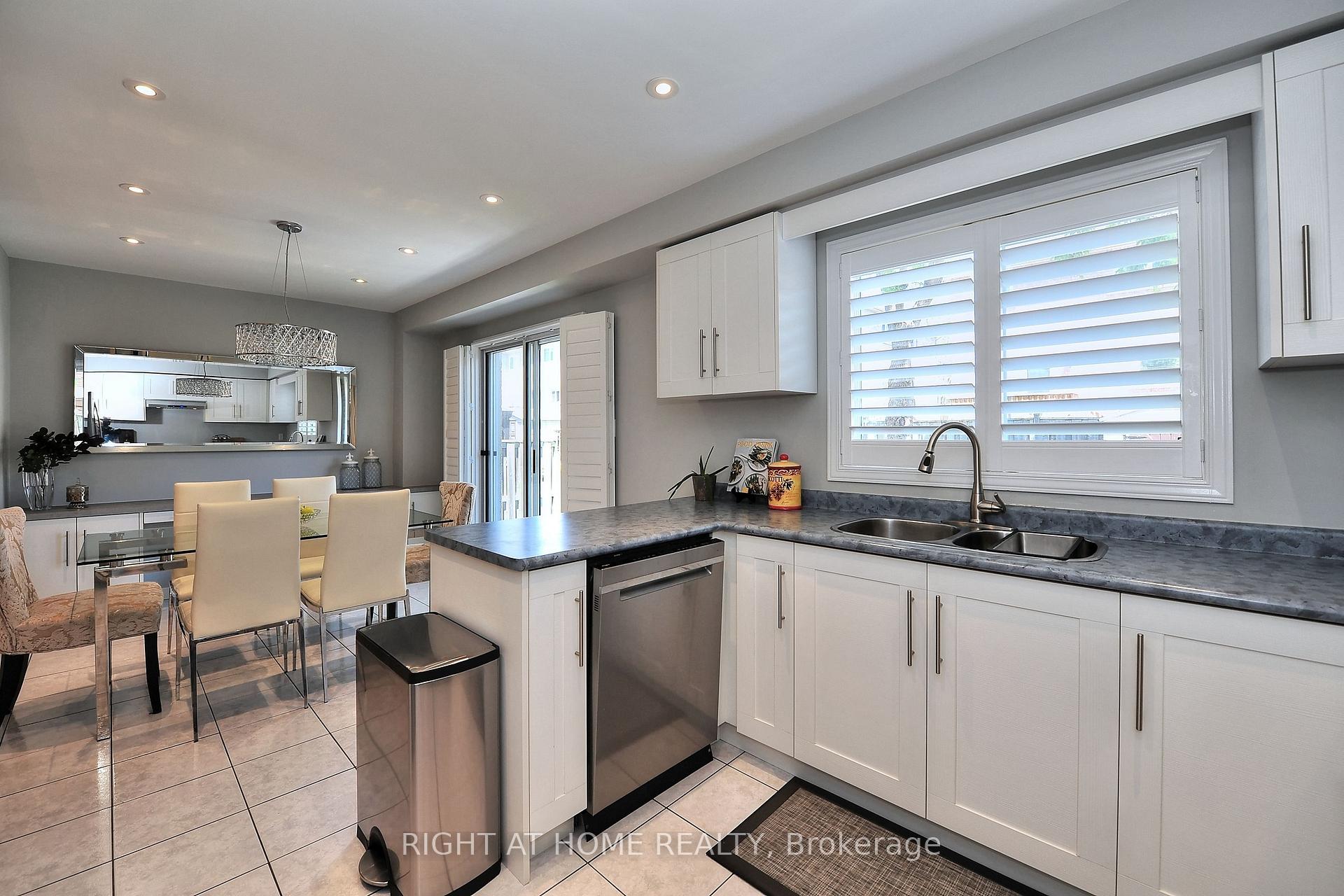 Photo 10 of 11 Giovanni Way, Vaughan, Sonoma Heights — HOMEH