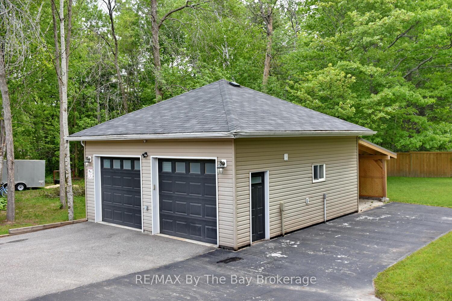 Photo 2 of 75 40th Street S, Wasaga Beach — HOMEH