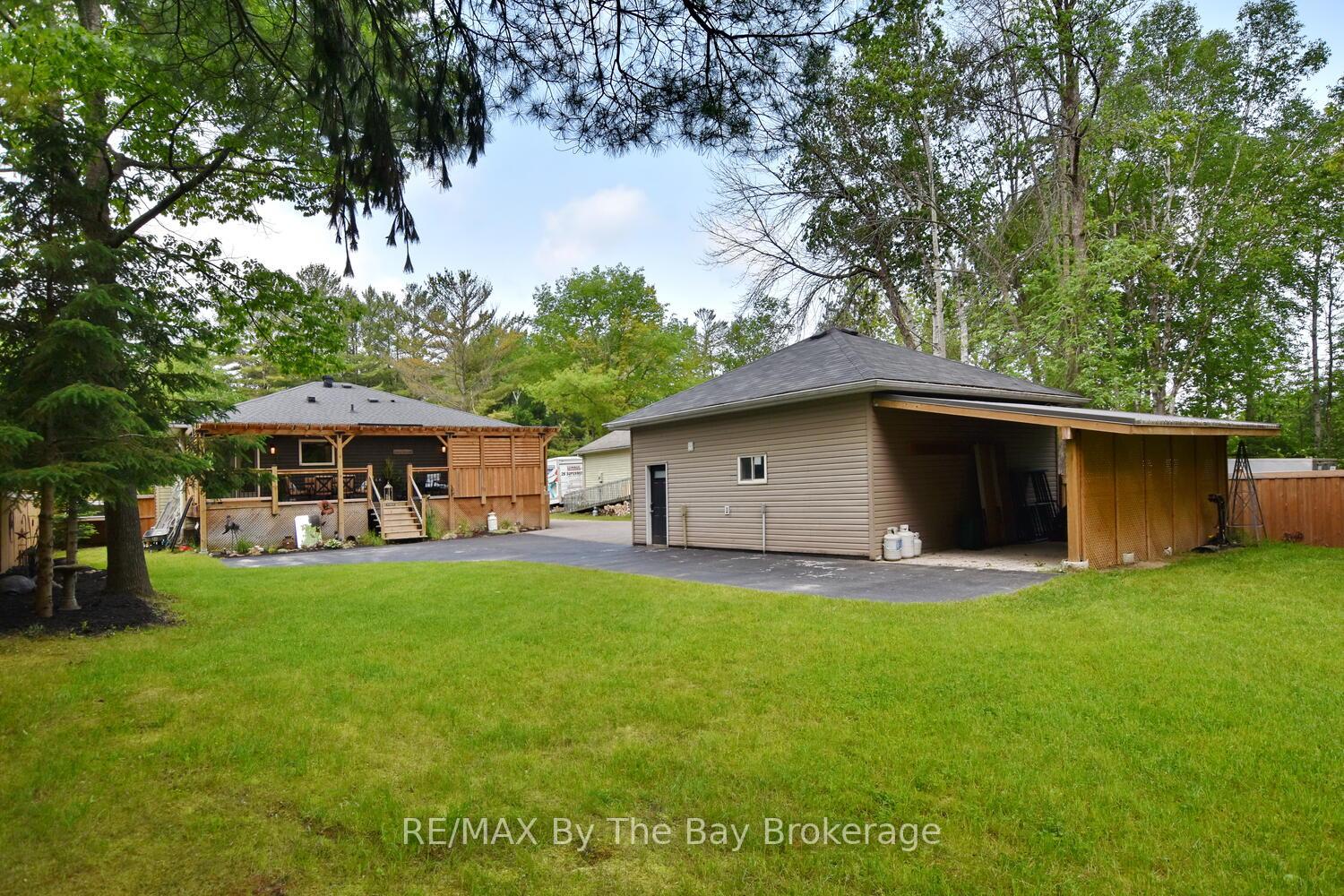 Photo 3 of 75 40th Street S, Wasaga Beach — HOMEH