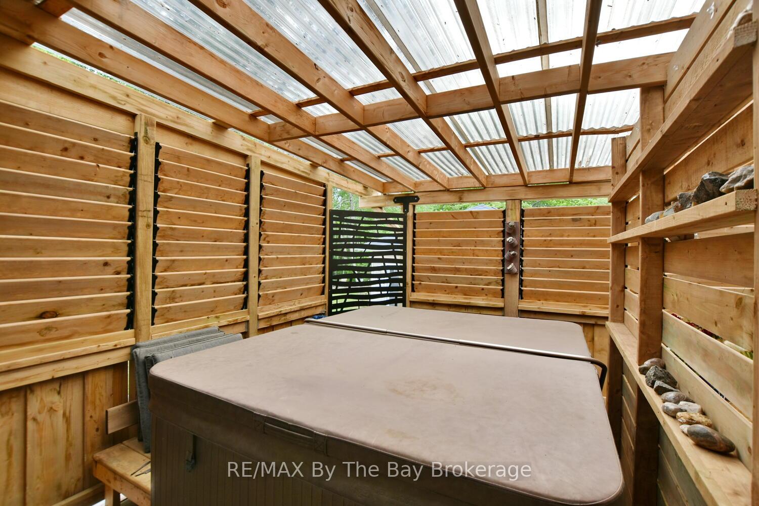 Photo 5 of 75 40th Street S, Wasaga Beach — HOMEH