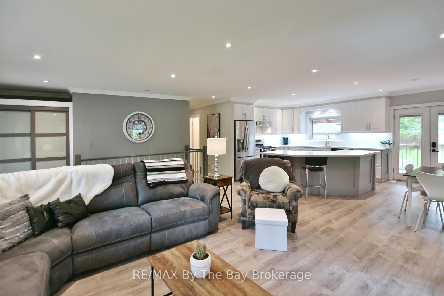 Photo 12 of 75 40th Street S, Wasaga Beach — HOMEH