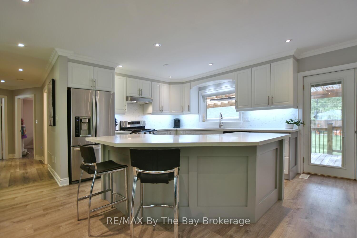Photo 13 of 75 40th Street S, Wasaga Beach — HOMEH