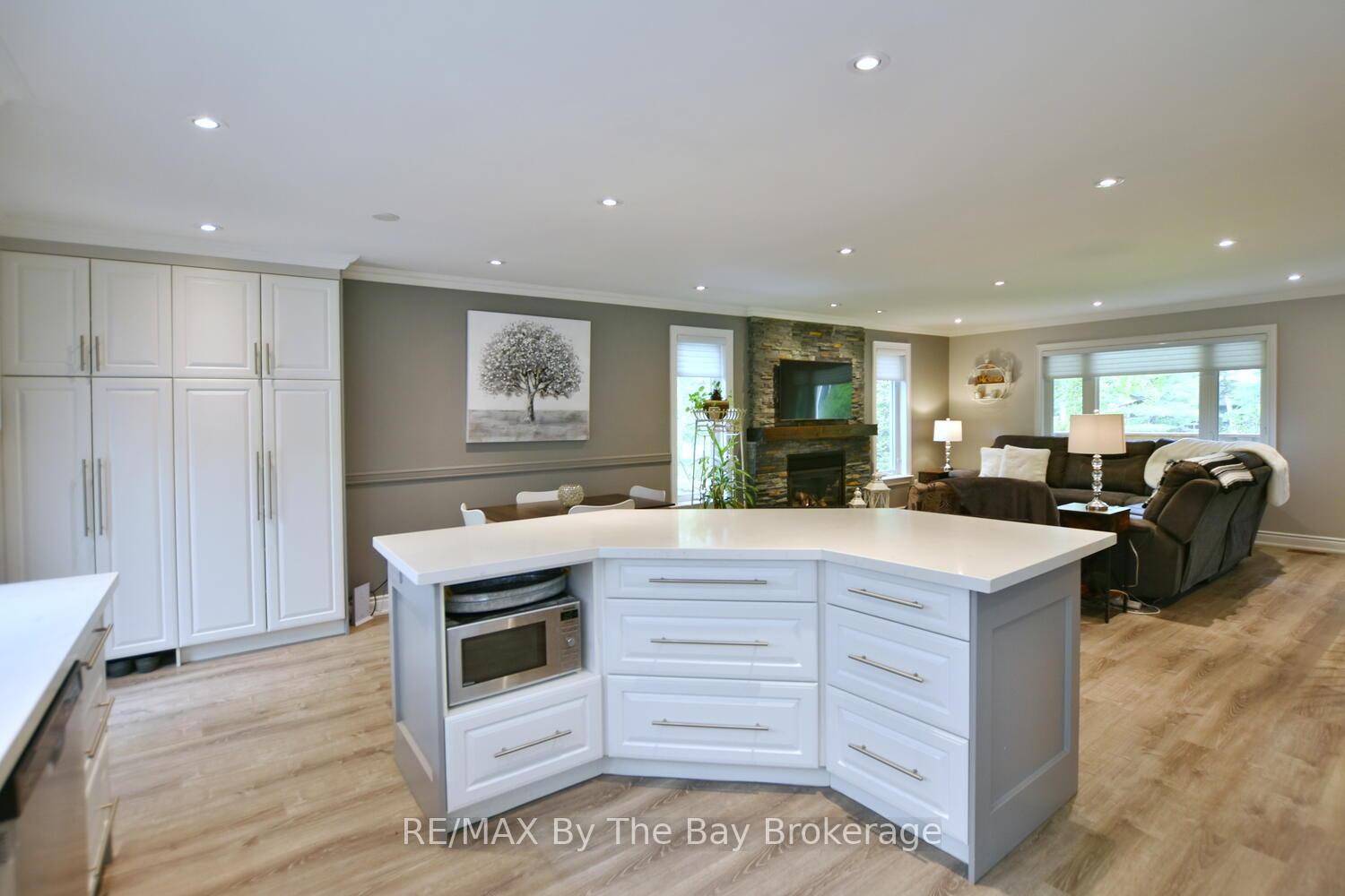 Photo 14 of 75 40th Street S, Wasaga Beach — HOMEH