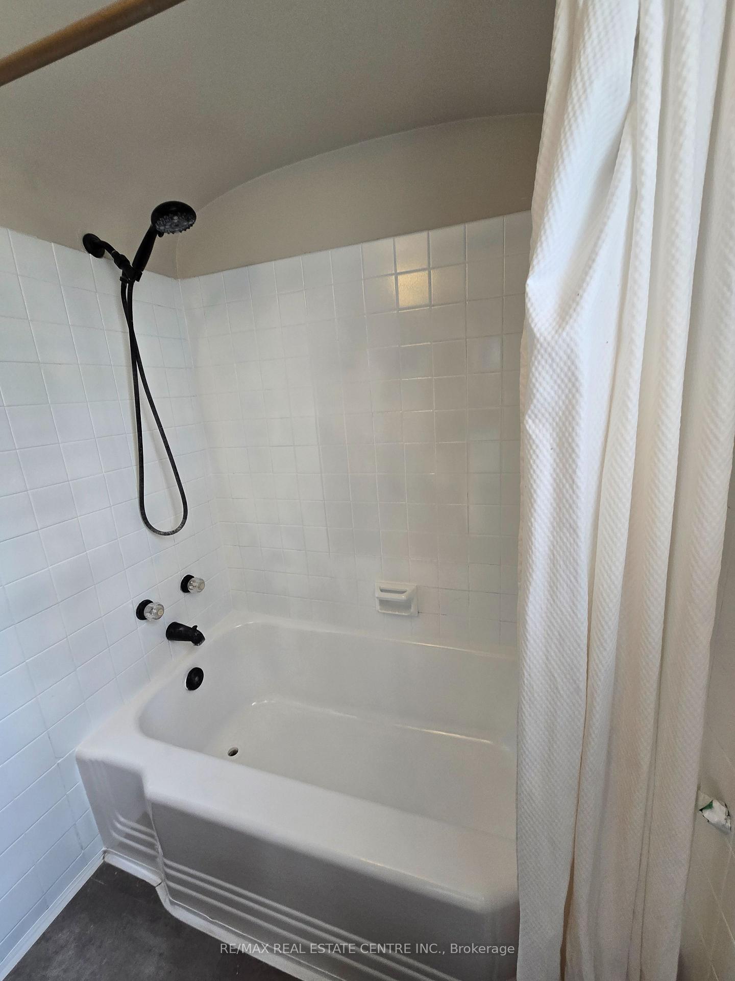 Photo 11 of 23 Elgin Street, Waterloo, Downtown Waterloo — HOMEH