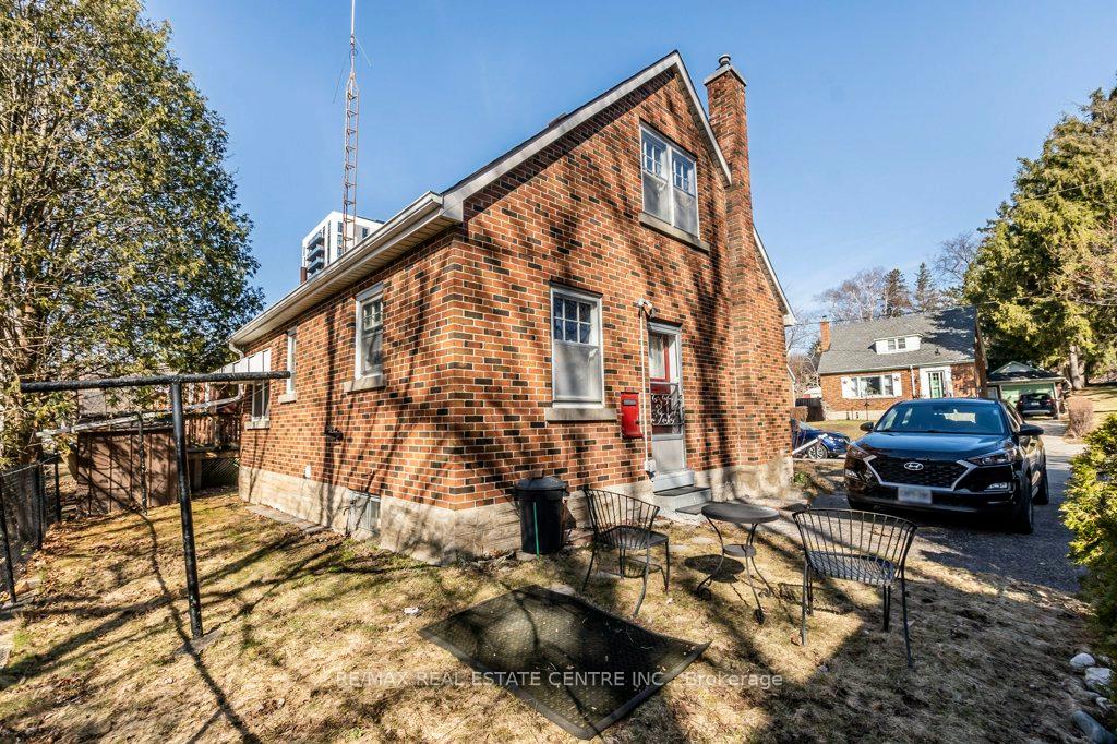 Photo 21 of 23 Elgin Street, Waterloo, Downtown Waterloo — HOMEH