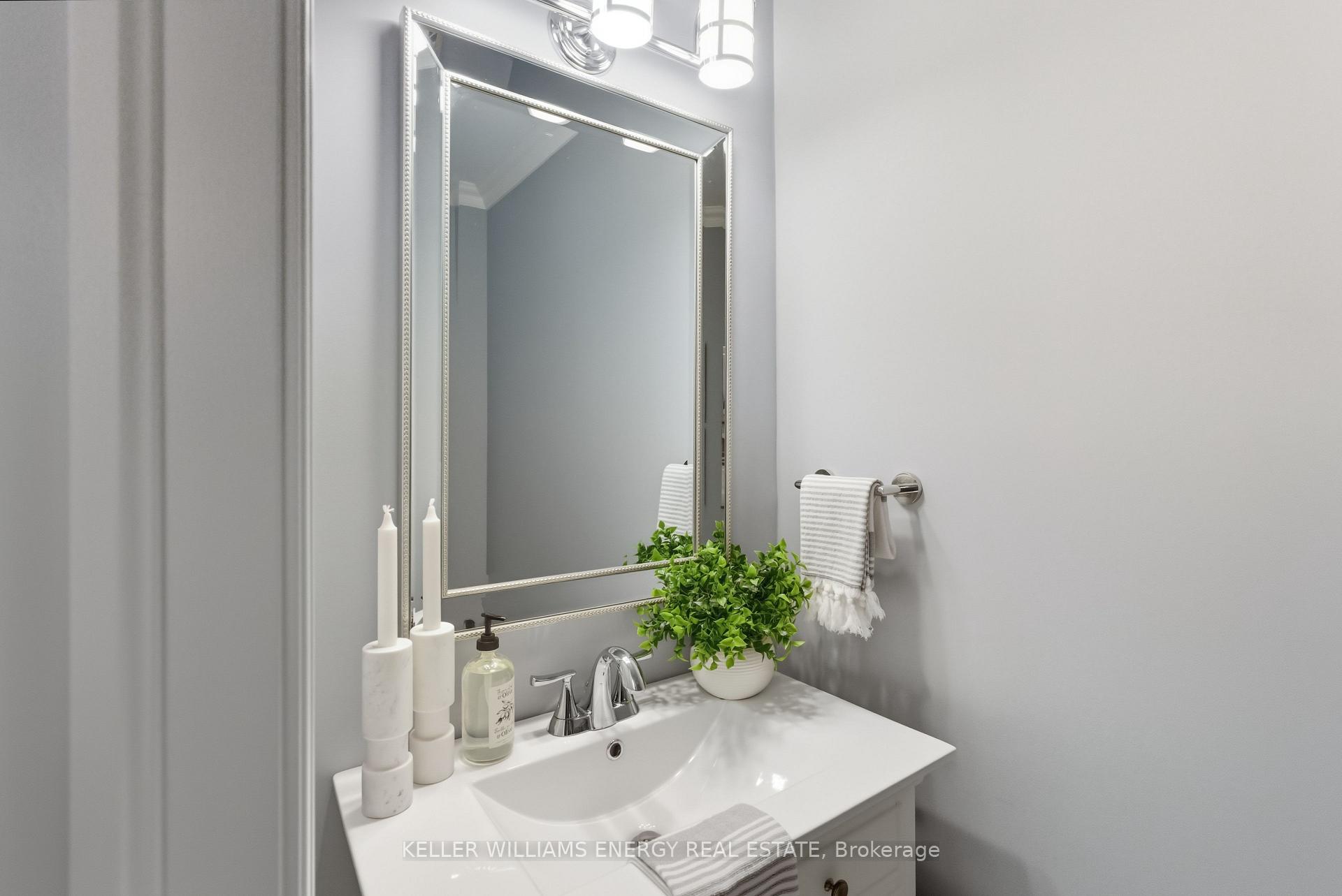 Photo 4 of 54 Canadian Oaks Drive, Whitby, Blue Grass Meadows — HOMEH