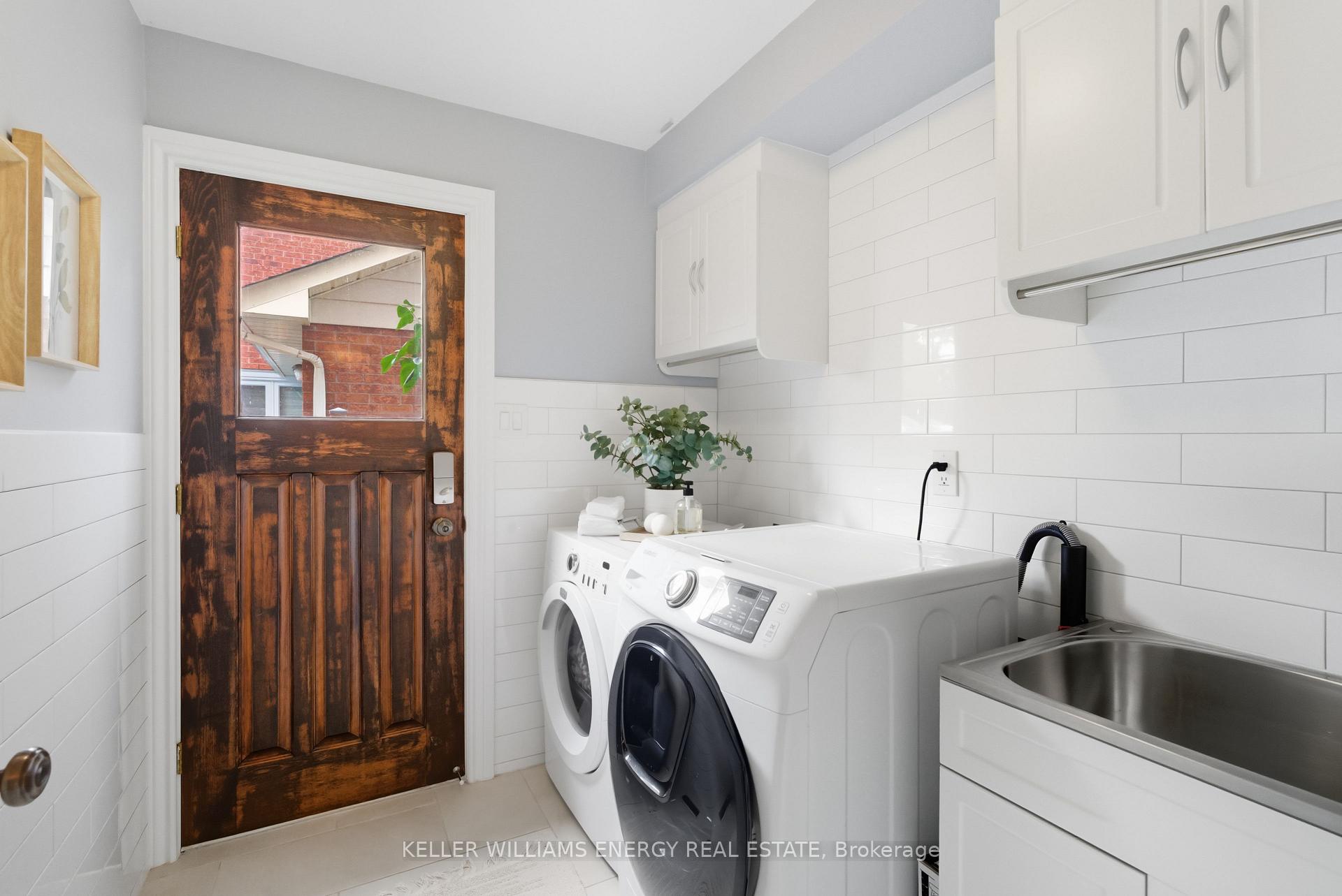 Photo 5 of 54 Canadian Oaks Drive, Whitby, Blue Grass Meadows — HOMEH