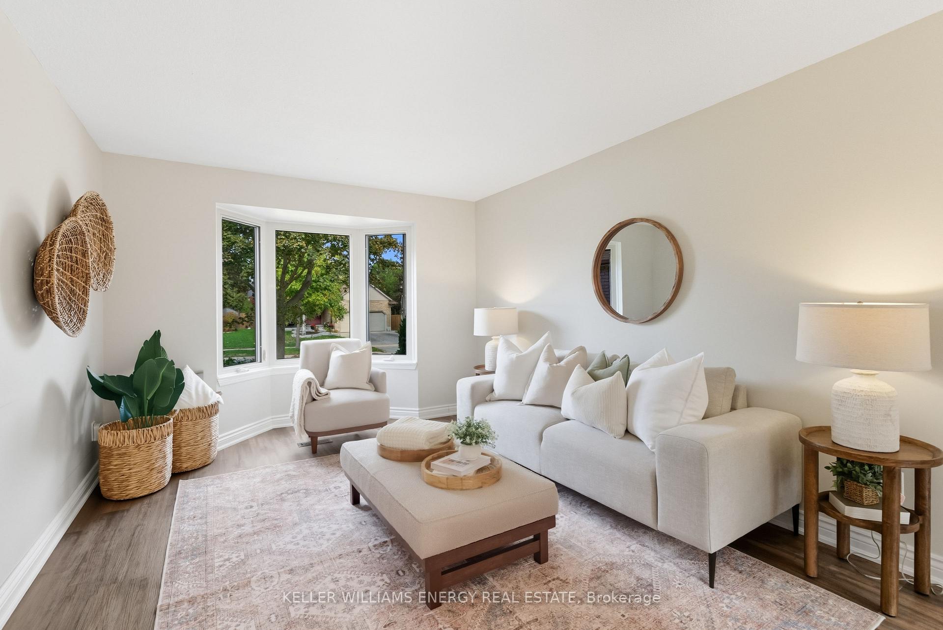 Photo 6 of 54 Canadian Oaks Drive, Whitby, Blue Grass Meadows — HOMEH