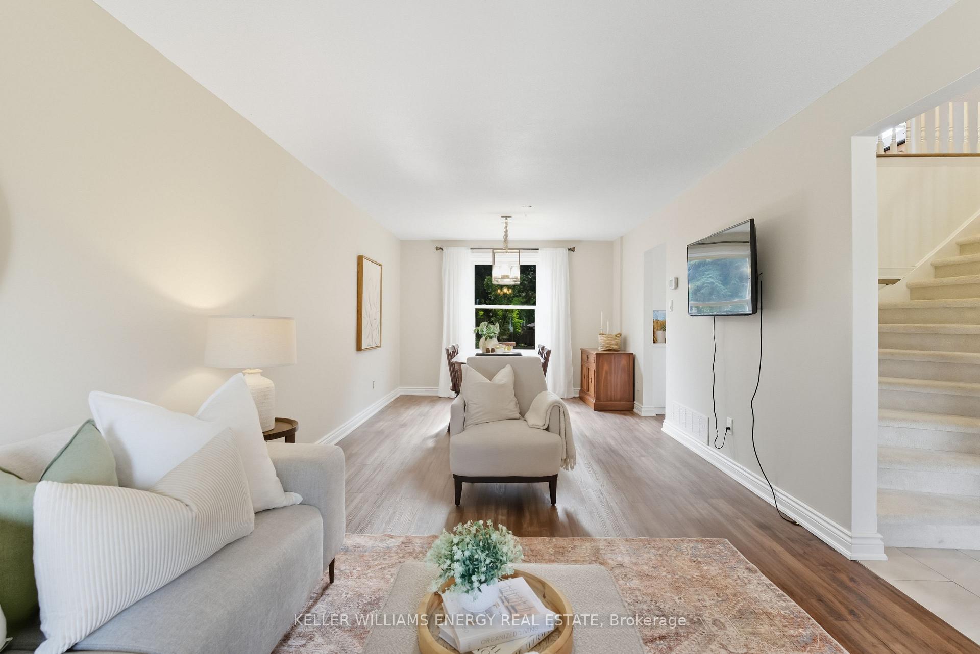 Photo 8 of 54 Canadian Oaks Drive, Whitby, Blue Grass Meadows — HOMEH