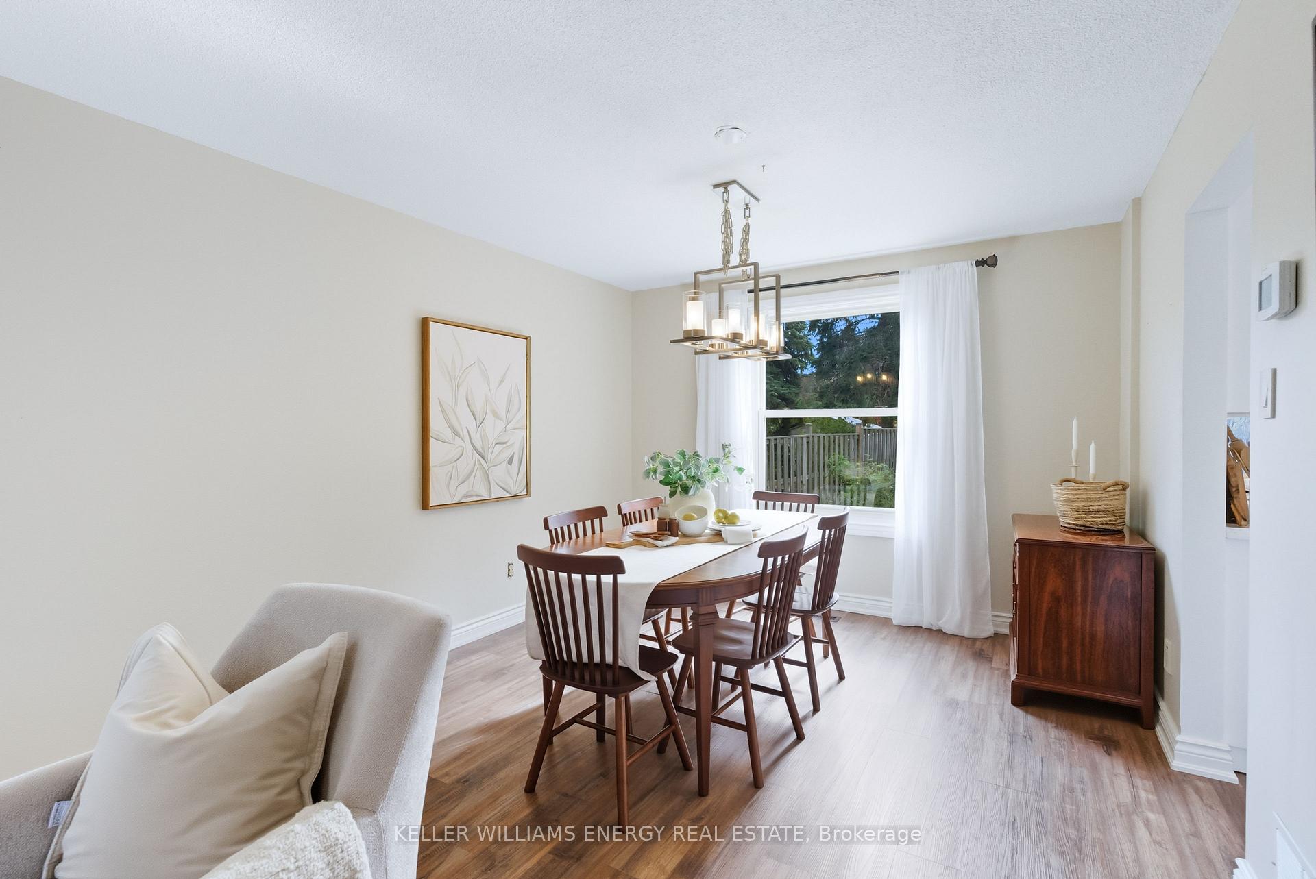 Photo 10 of 54 Canadian Oaks Drive, Whitby, Blue Grass Meadows — HOMEH