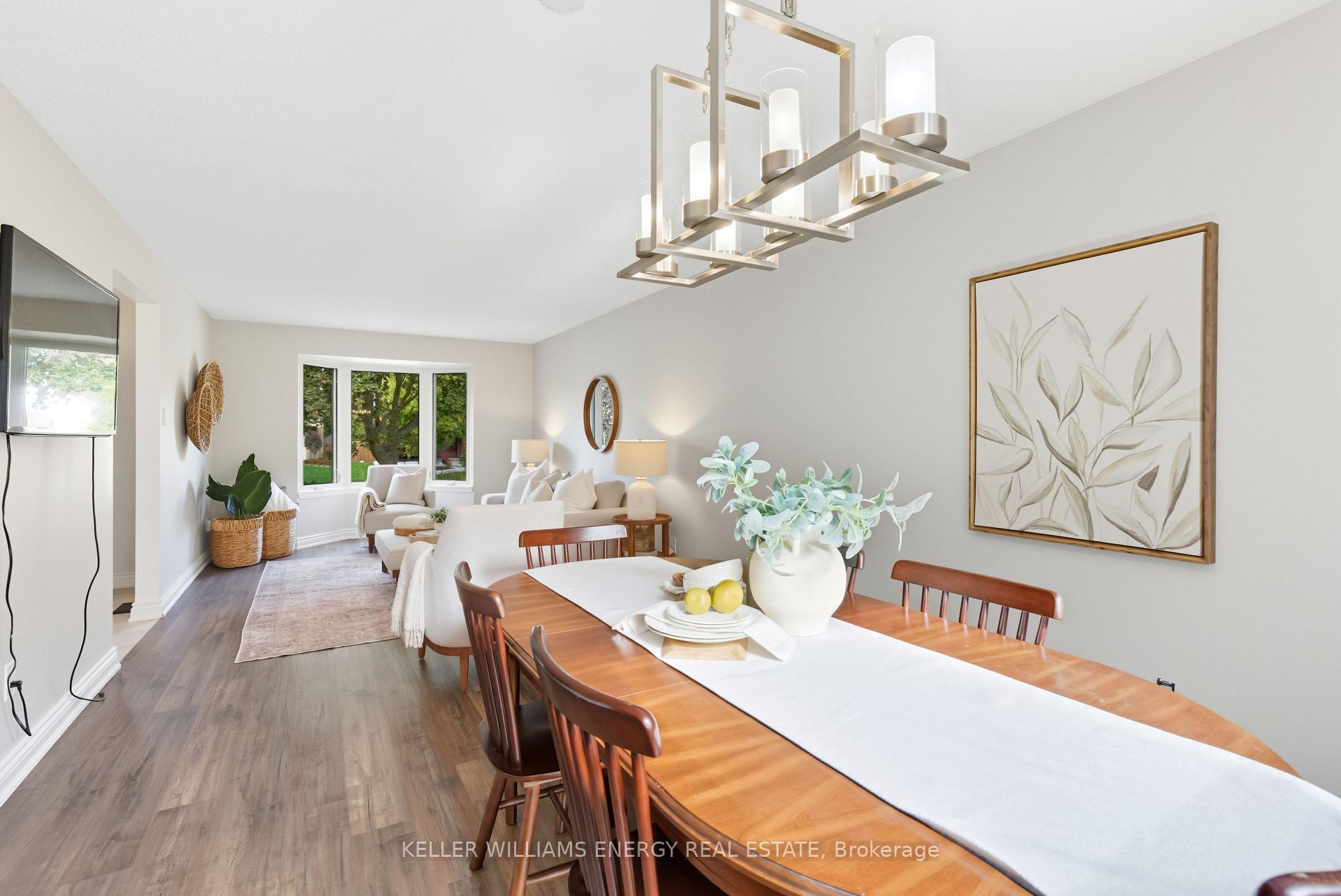 Photo 12 of 54 Canadian Oaks Drive, Whitby, Blue Grass Meadows — HOMEH