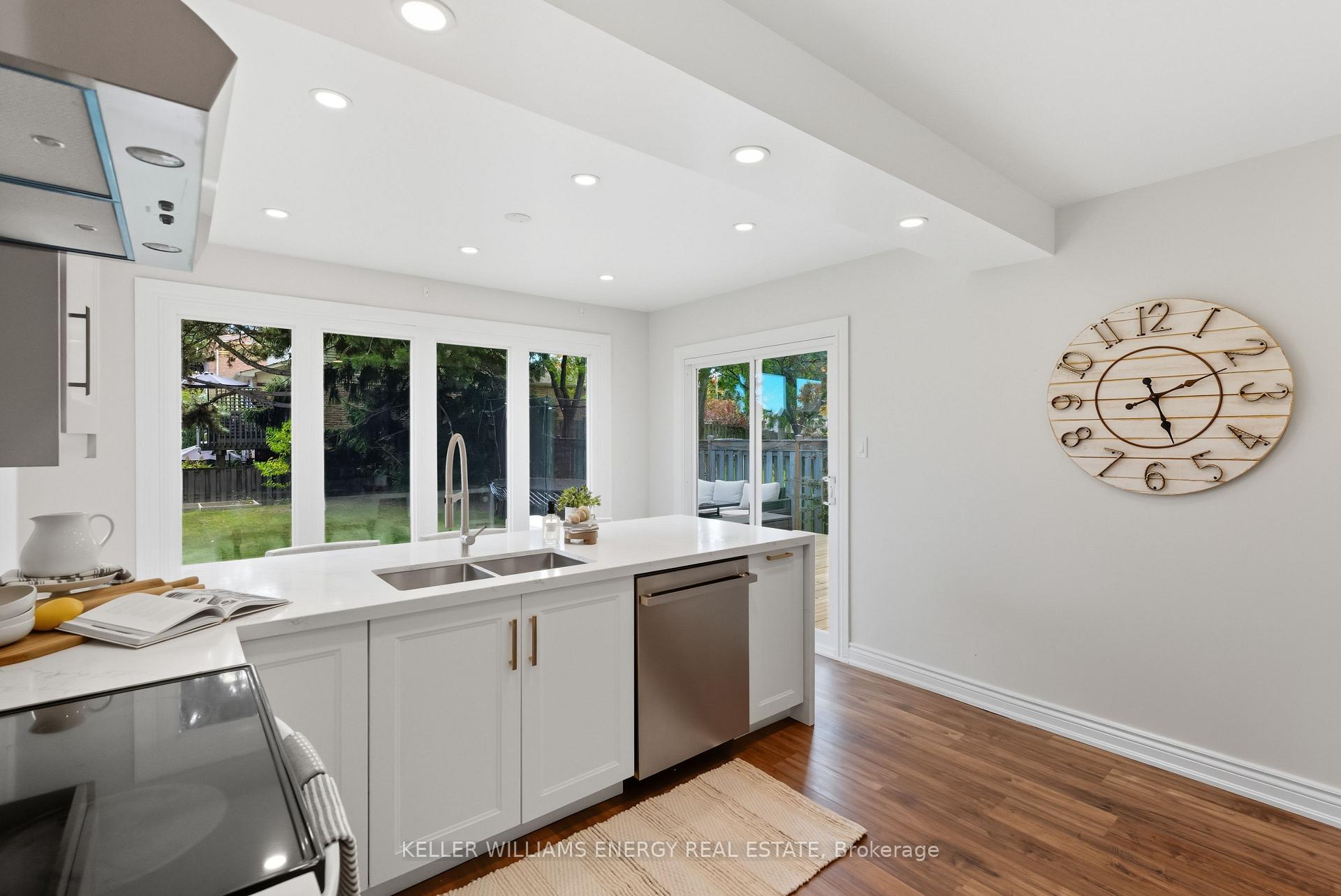 Photo 16 of 54 Canadian Oaks Drive, Whitby, Blue Grass Meadows — HOMEH
