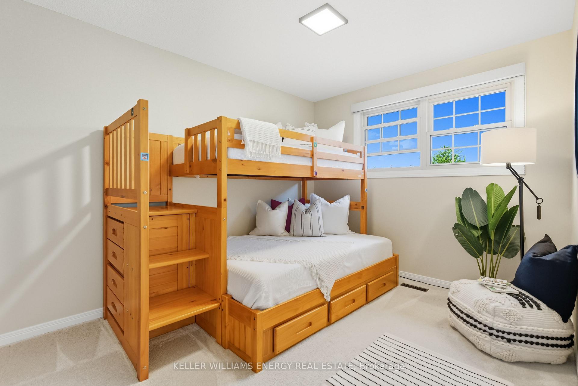 Photo 30 of 54 Canadian Oaks Drive, Whitby, Blue Grass Meadows — HOMEH