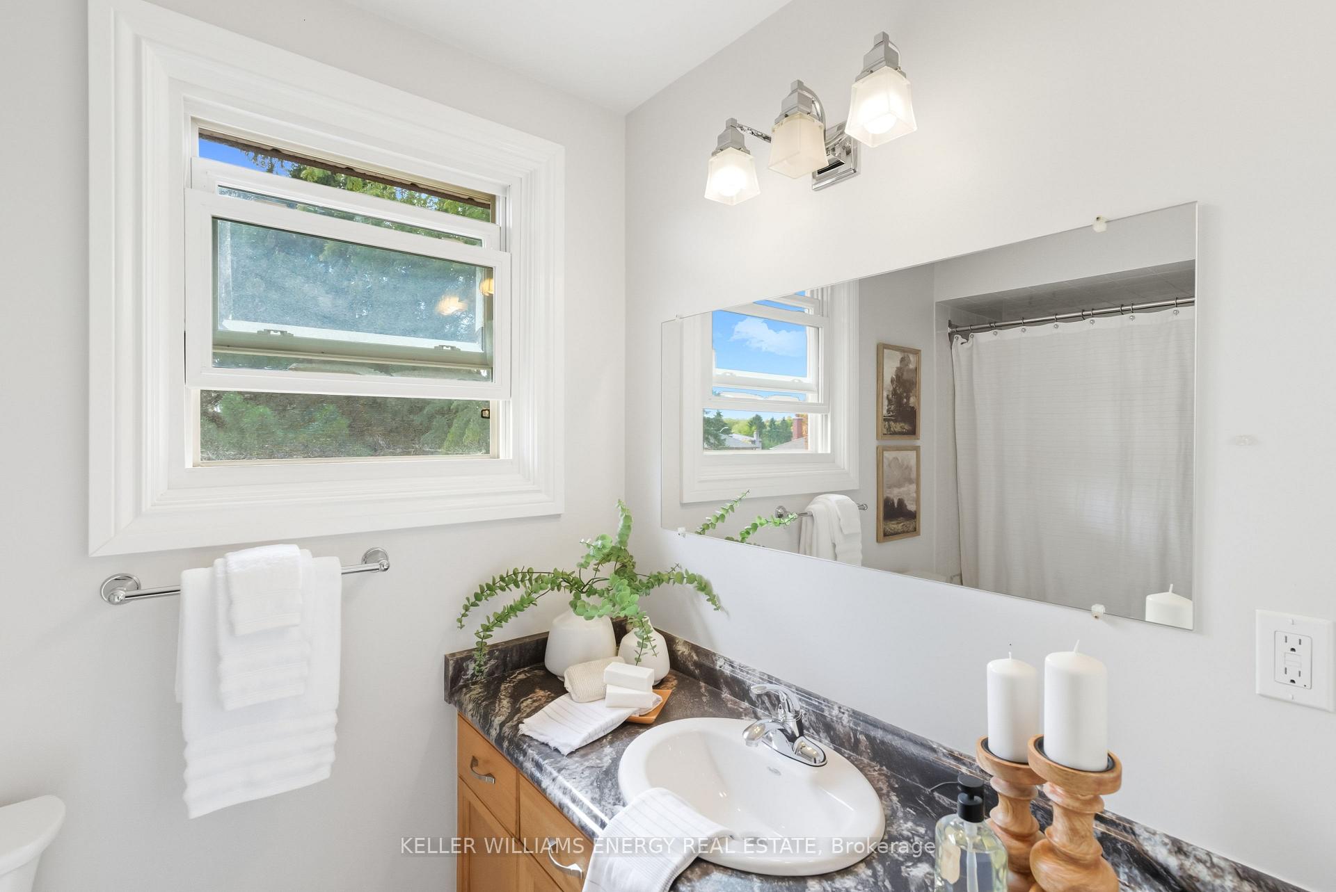 Photo 35 of 54 Canadian Oaks Drive, Whitby, Blue Grass Meadows — HOMEH