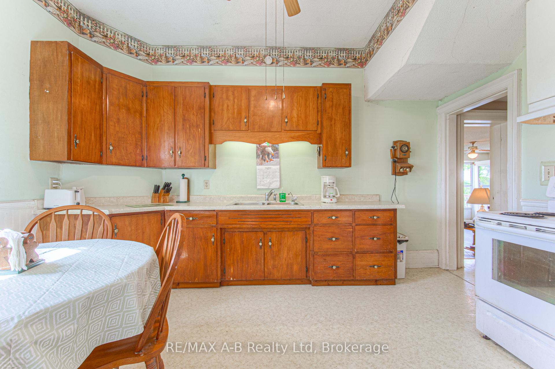Photo 6 of 7099 19th Line, West Perth, Hibbert — HOMEH