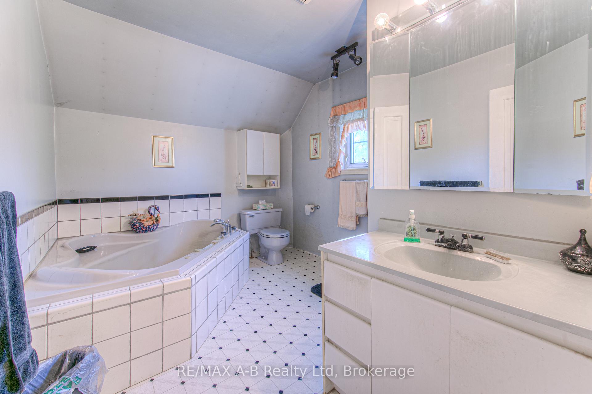 Photo 17 of 7099 19th Line, West Perth, Hibbert — HOMEH