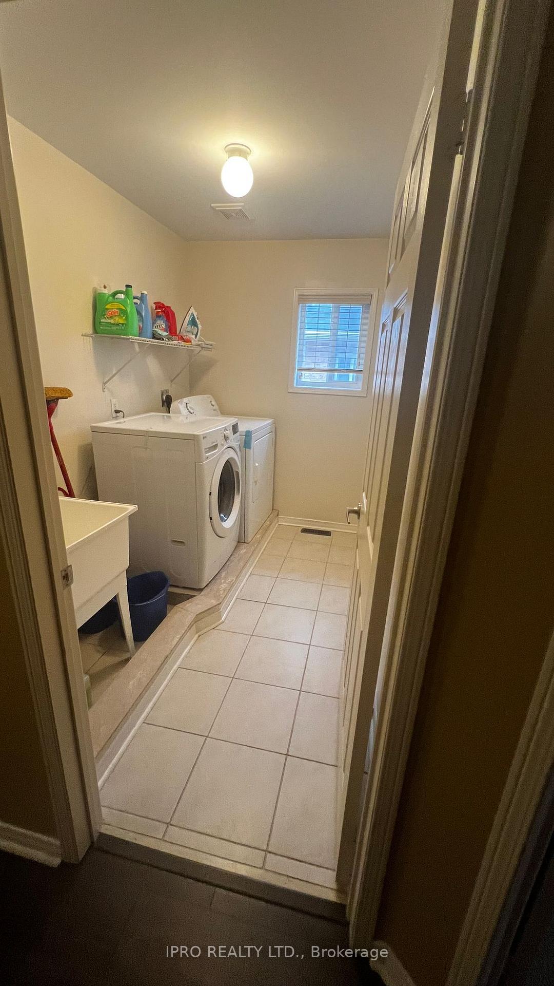 Photo 12 of 26 Atlantis Drive, Whitby, Blue Grass Meadows — HOMEH