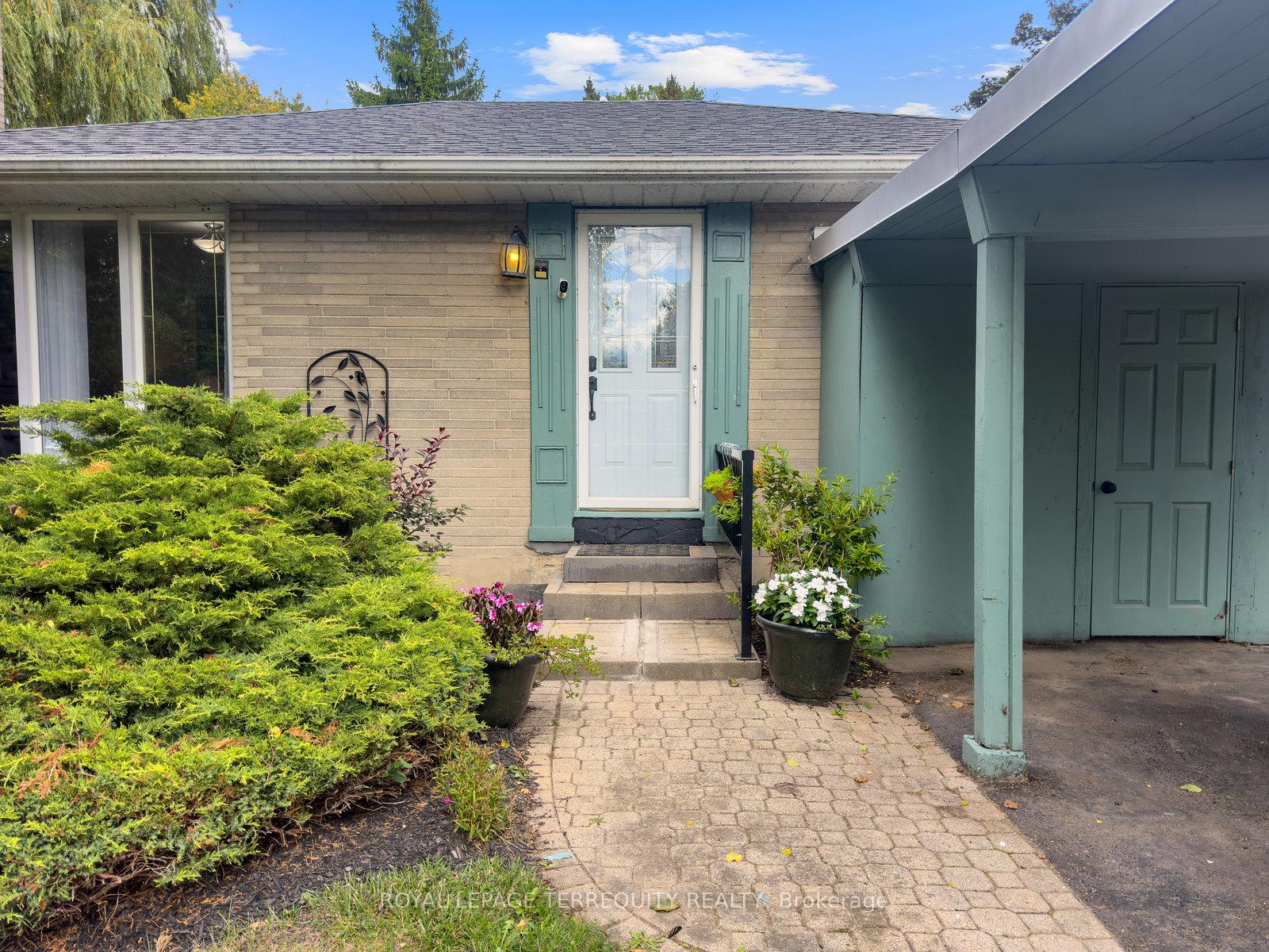 Photo 3 of 329 Cochrane Street, Whitby, Downtown Whitby — HOMEH