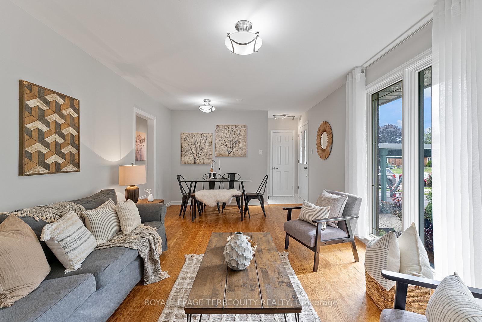 Photo 6 of 329 Cochrane Street, Whitby, Downtown Whitby — HOMEH