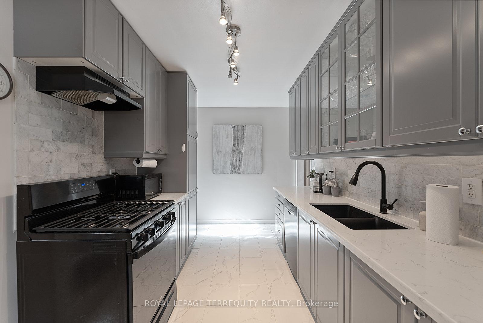Photo 11 of 329 Cochrane Street, Whitby, Downtown Whitby — HOMEH