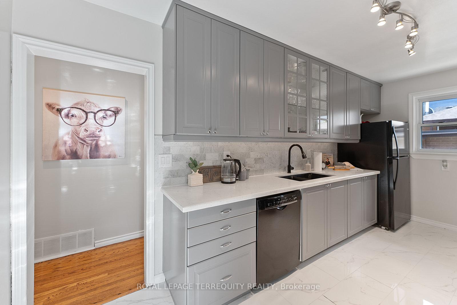 Photo 12 of 329 Cochrane Street, Whitby, Downtown Whitby — HOMEH