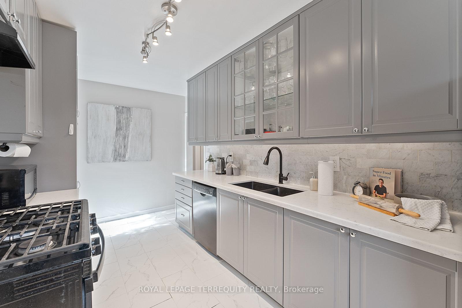 Photo 13 of 329 Cochrane Street, Whitby, Downtown Whitby — HOMEH