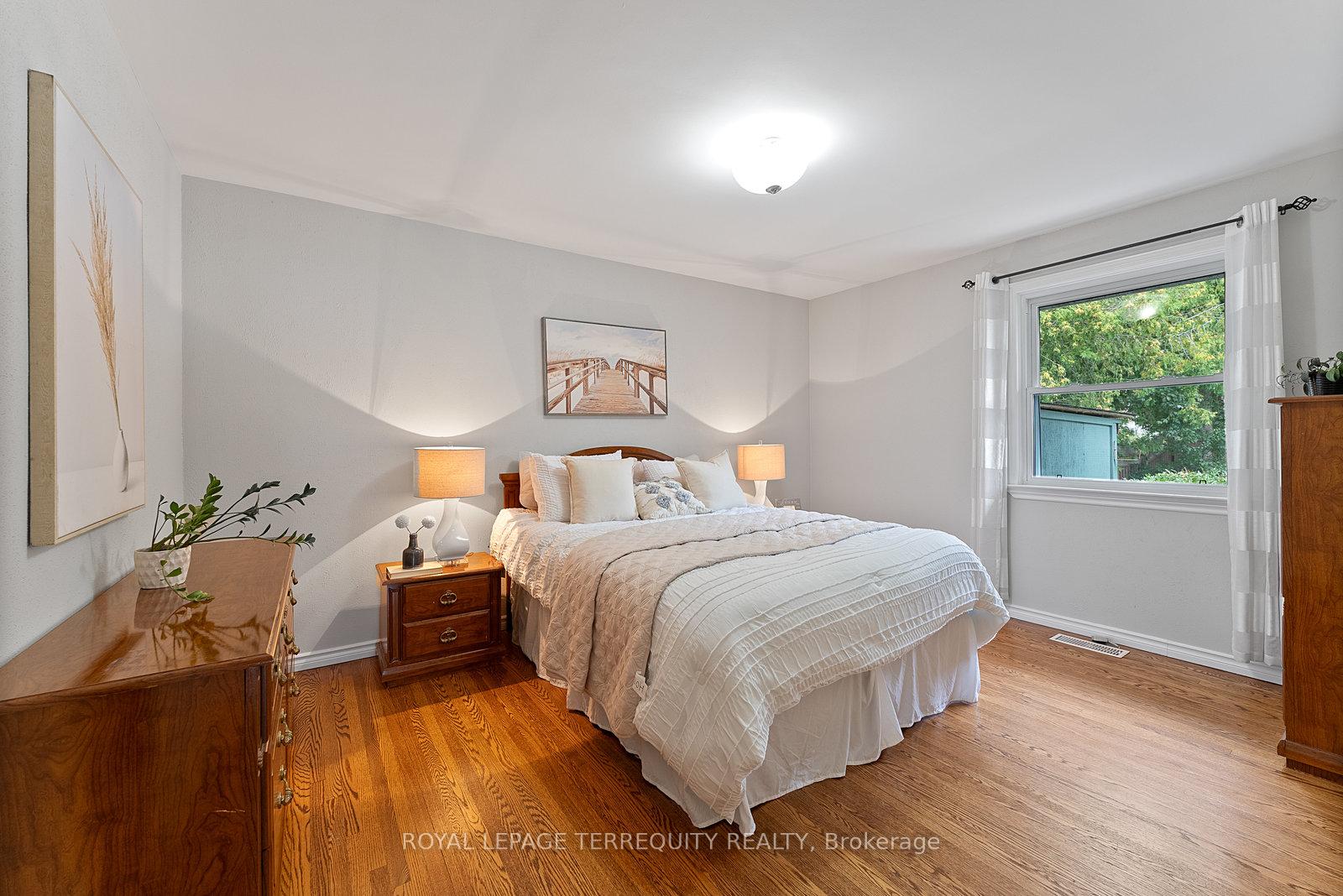 Photo 14 of 329 Cochrane Street, Whitby, Downtown Whitby — HOMEH