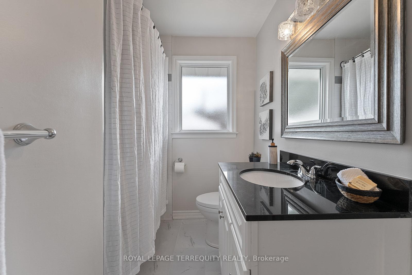 Photo 16 of 329 Cochrane Street, Whitby, Downtown Whitby — HOMEH