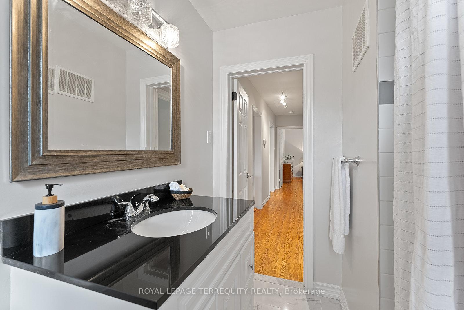 Photo 17 of 329 Cochrane Street, Whitby, Downtown Whitby — HOMEH