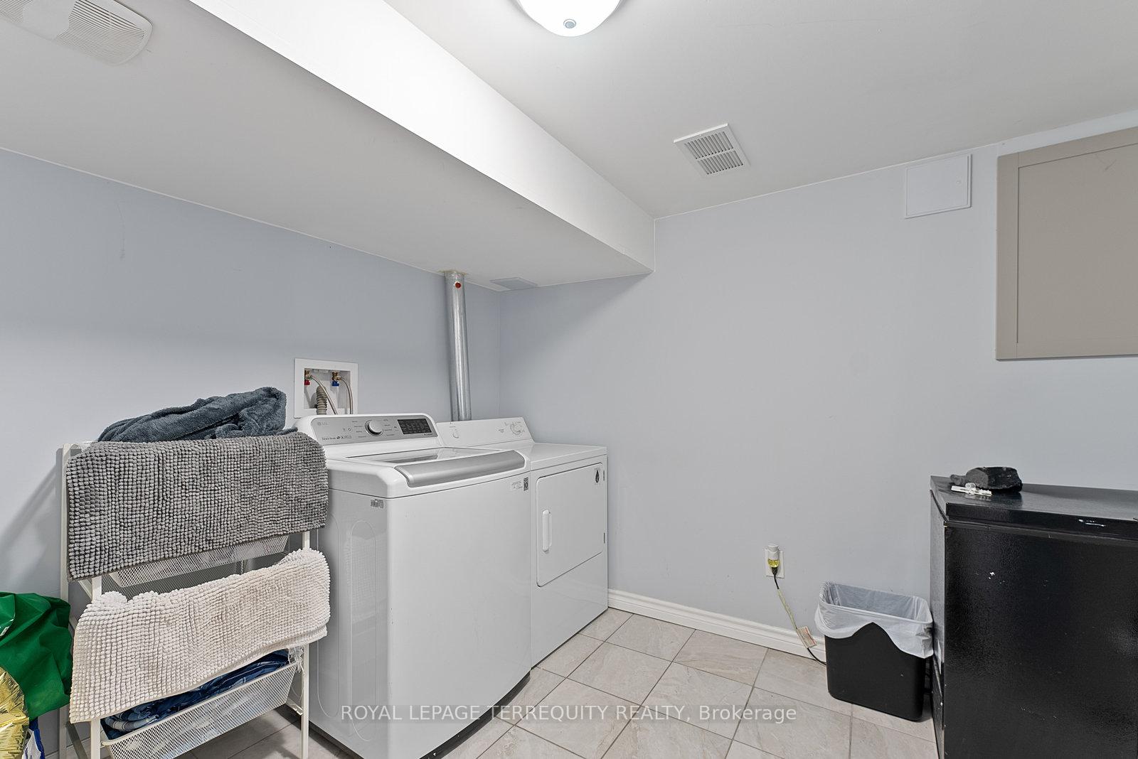 Photo 22 of 329 Cochrane Street, Whitby, Downtown Whitby — HOMEH