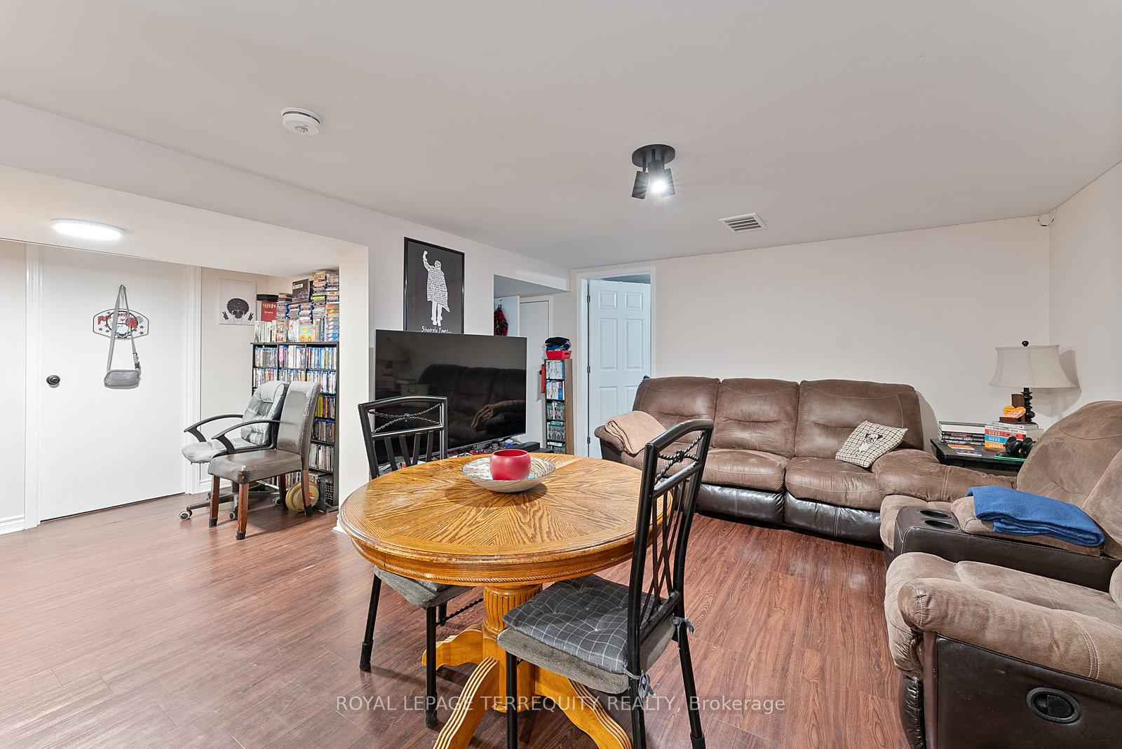 Photo 24 of 329 Cochrane Street, Whitby, Downtown Whitby — HOMEH