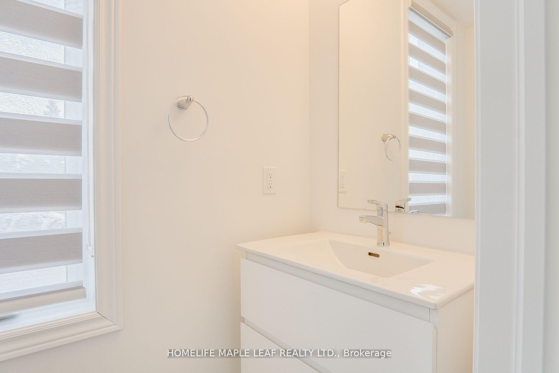 Photo 6 of 48 Sorbara Way, Whitby, Brooklin — HOMEH
