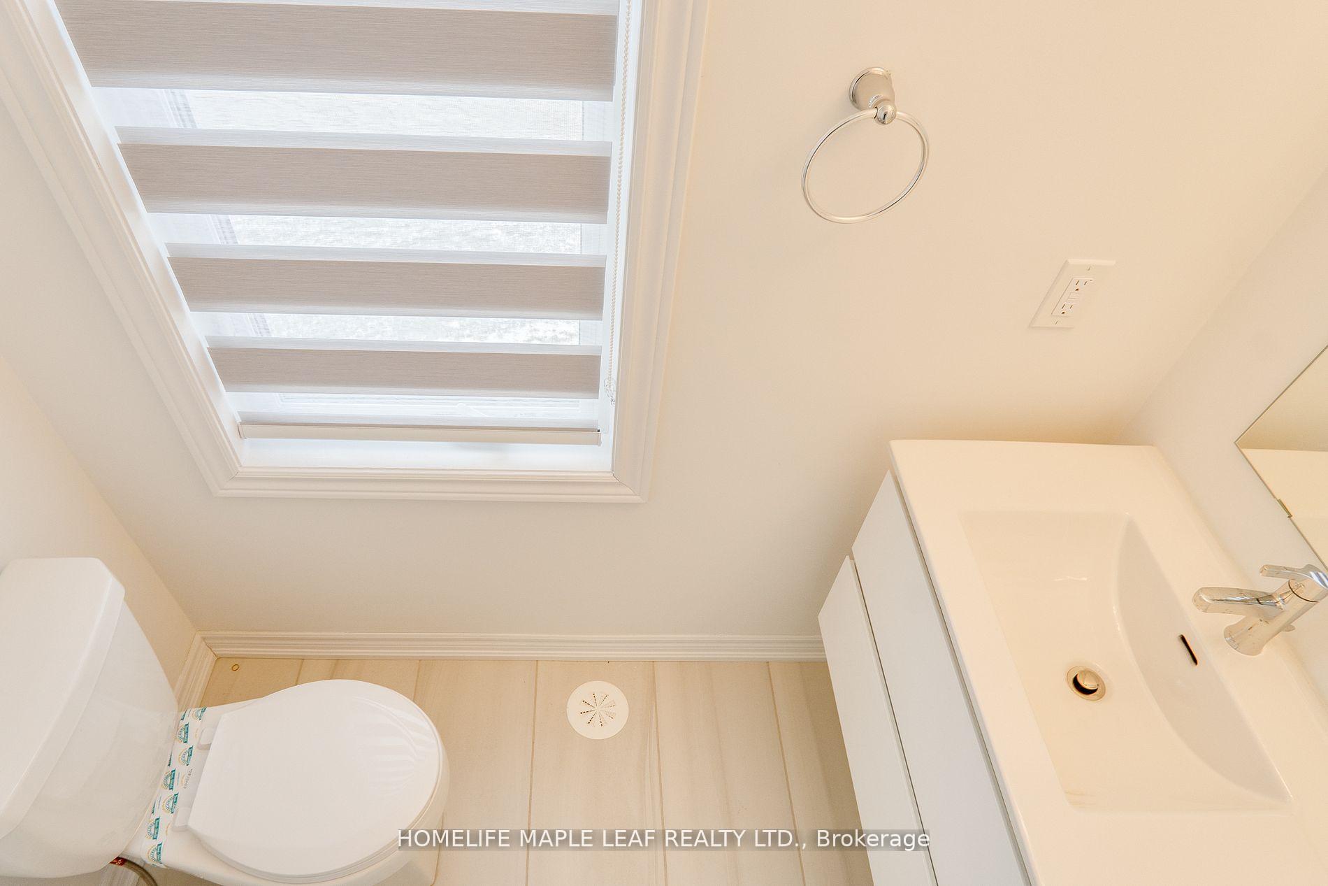 Photo 7 of 48 Sorbara Way, Whitby, Brooklin — HOMEH