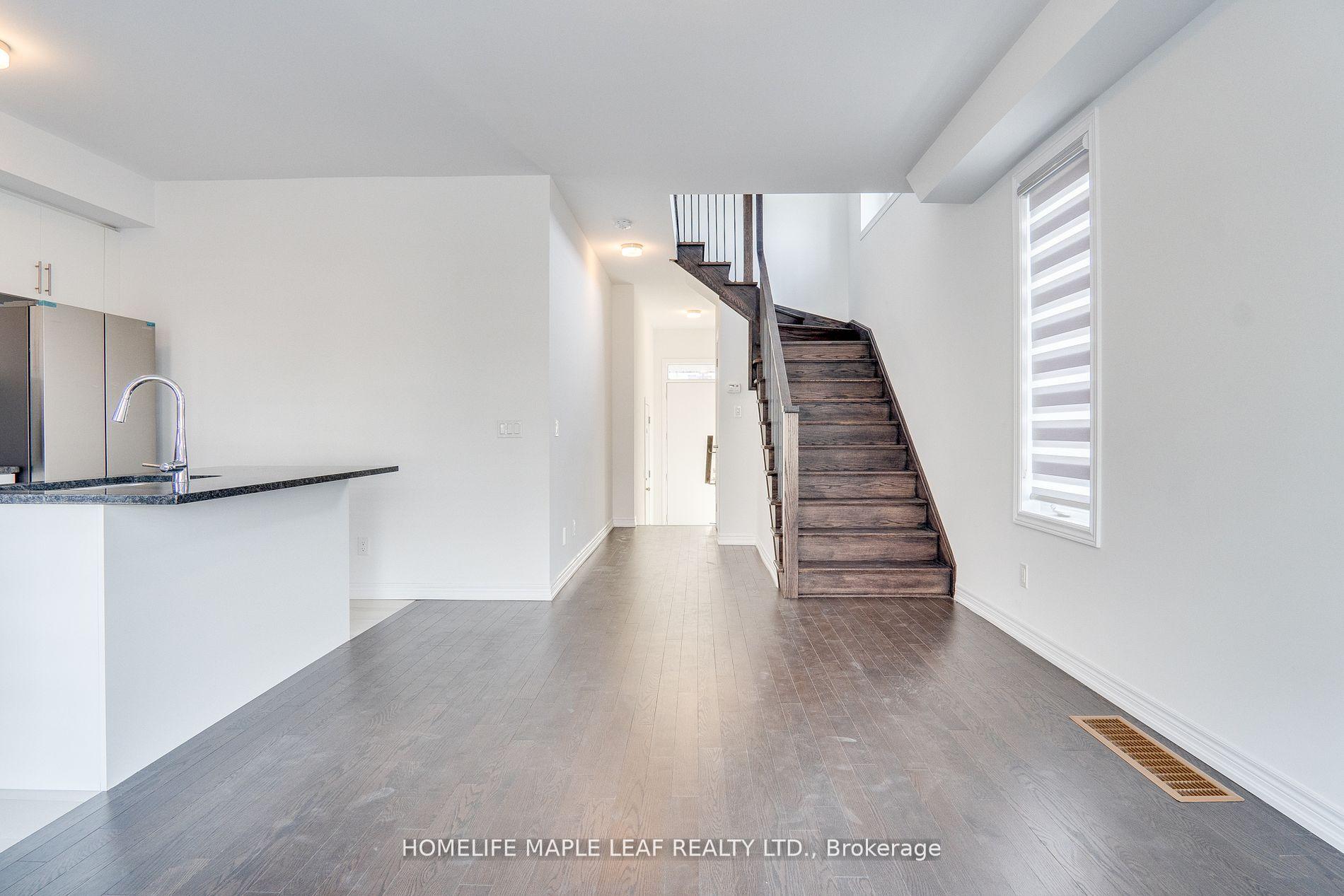 Photo 9 of 48 Sorbara Way, Whitby, Brooklin — HOMEH