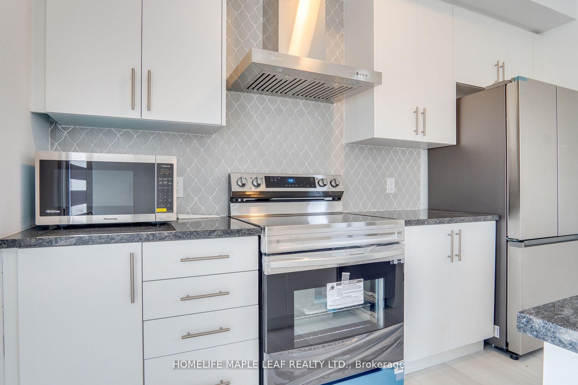 Photo 12 of 48 Sorbara Way, Whitby, Brooklin — HOMEH
