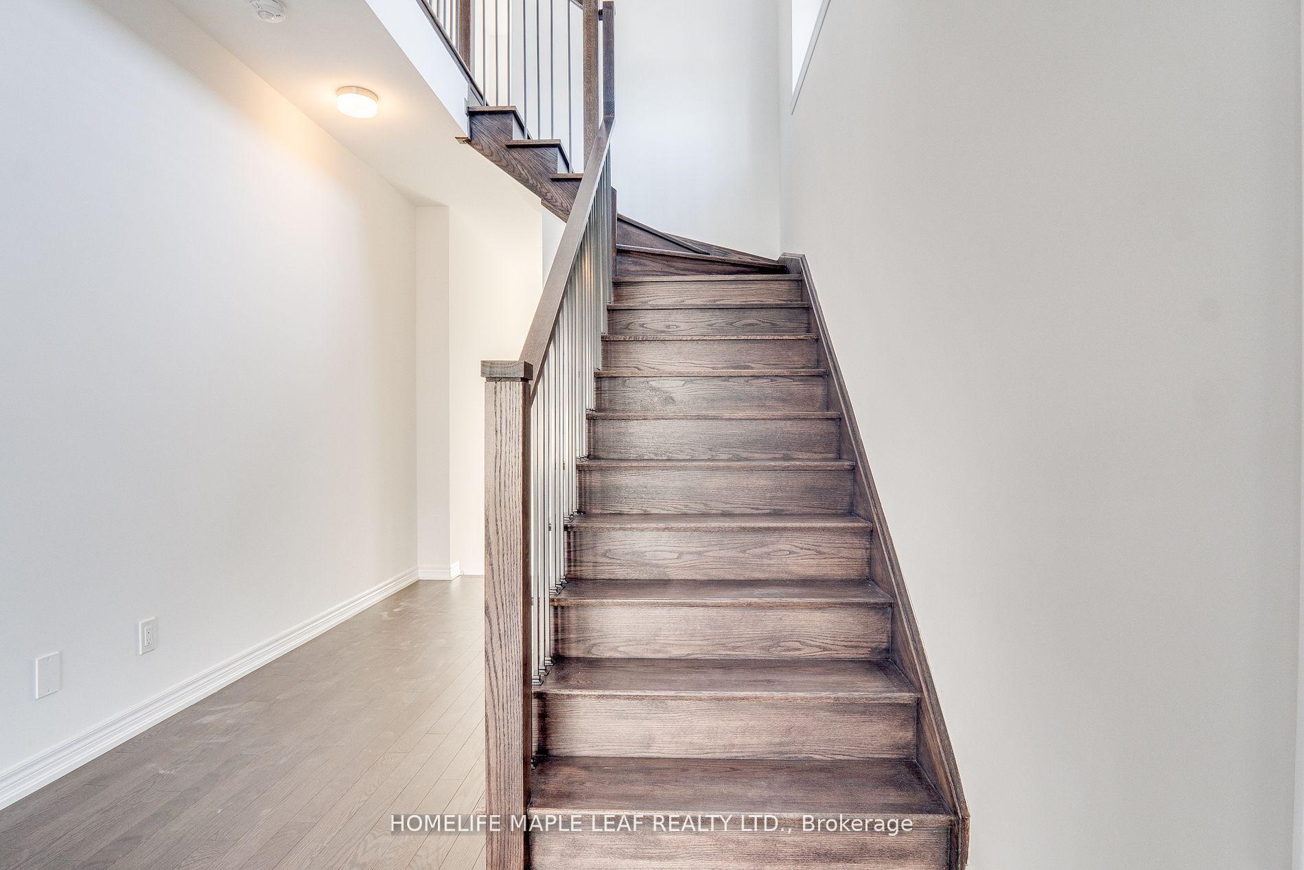 Photo 15 of 48 Sorbara Way, Whitby, Brooklin — HOMEH