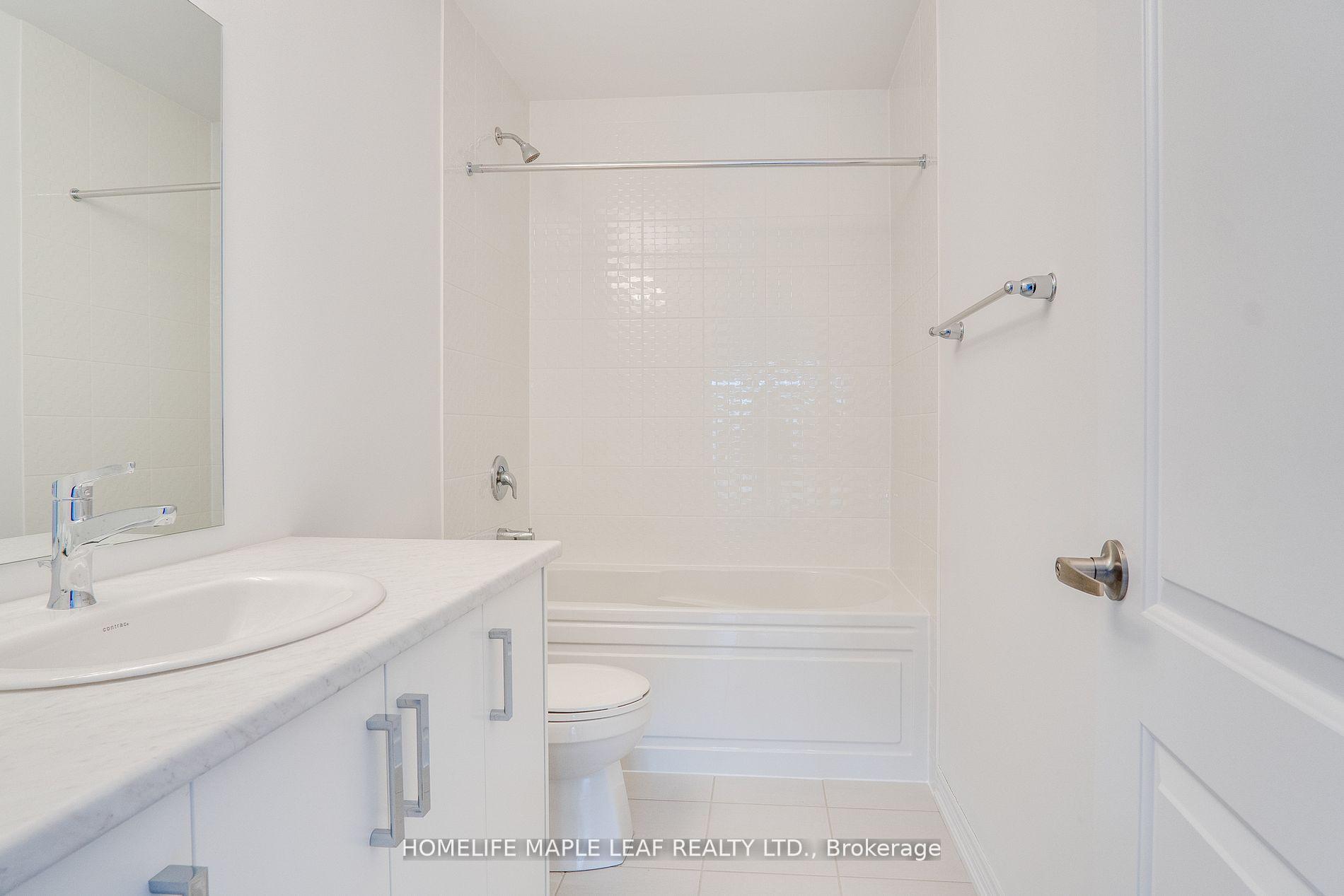 Photo 24 of 48 Sorbara Way, Whitby, Brooklin — HOMEH