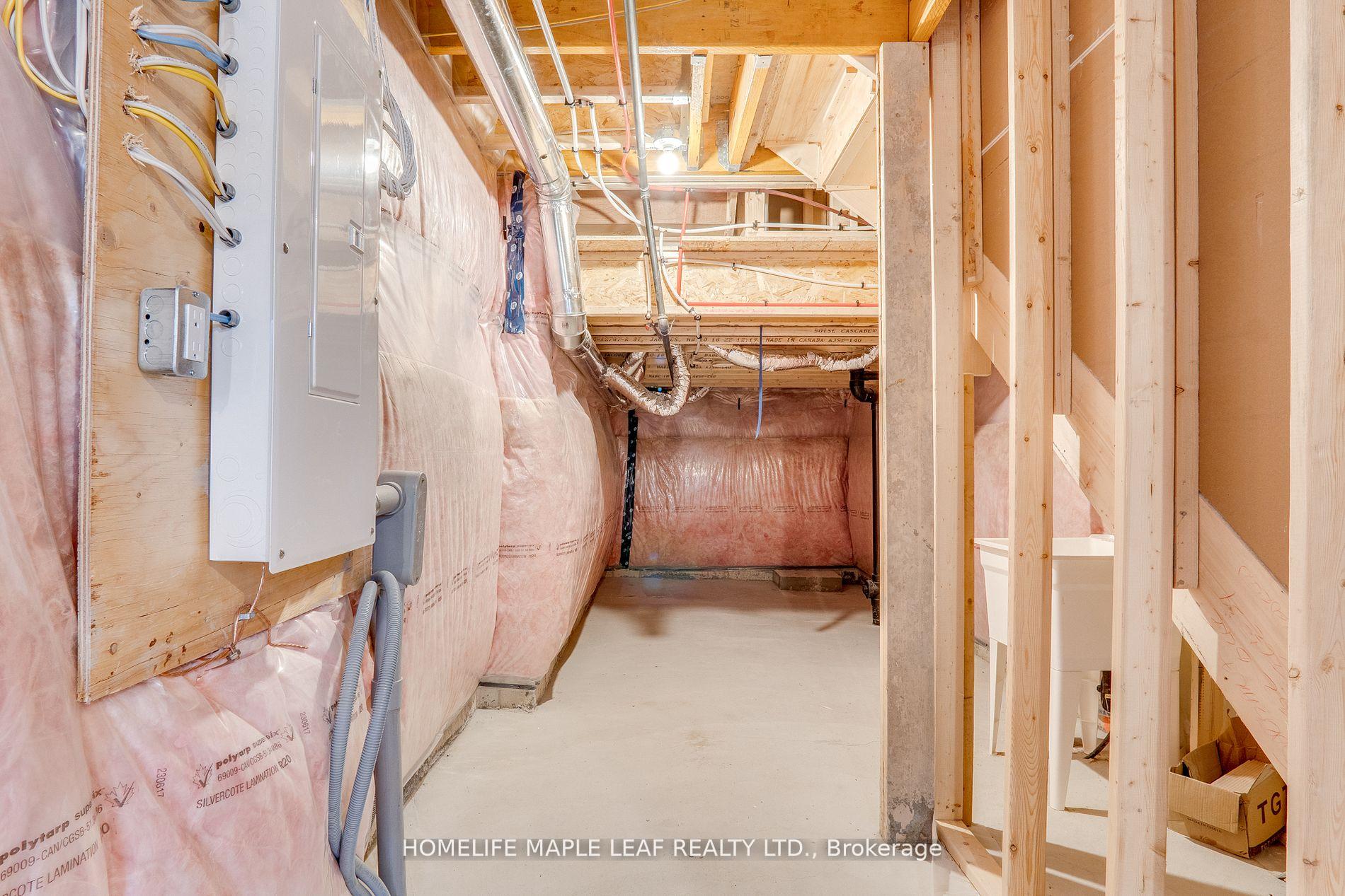 Photo 31 of 48 Sorbara Way, Whitby, Brooklin — HOMEH