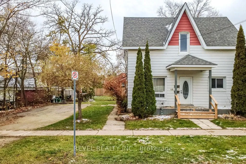 Photo 2 of 44 Parkside Drive, Barrie, Queen's Park — HOMEH