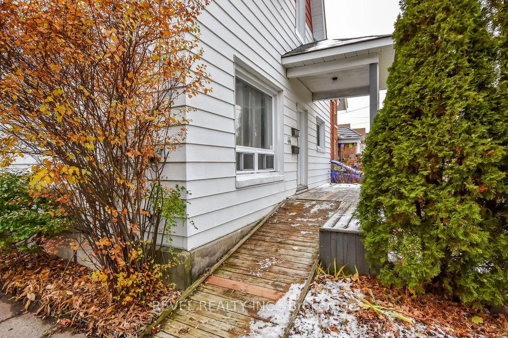 Photo 3 of 44 Parkside Drive, Barrie, Queen's Park — HOMEH