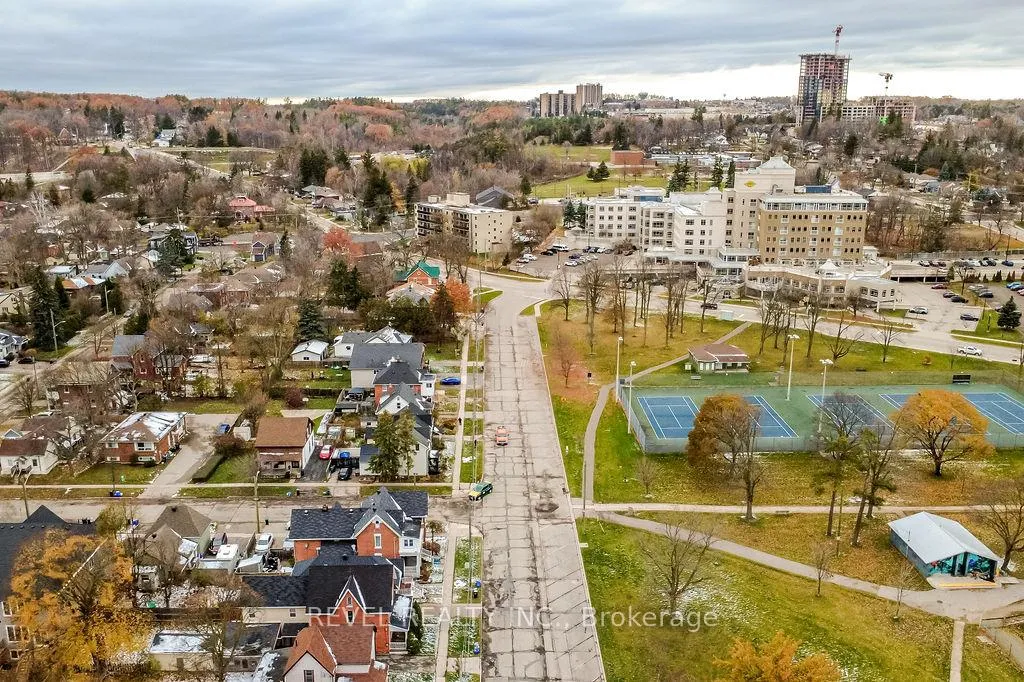 Photo 43 of 44 Parkside Drive, Barrie, Queen's Park — HOMEH