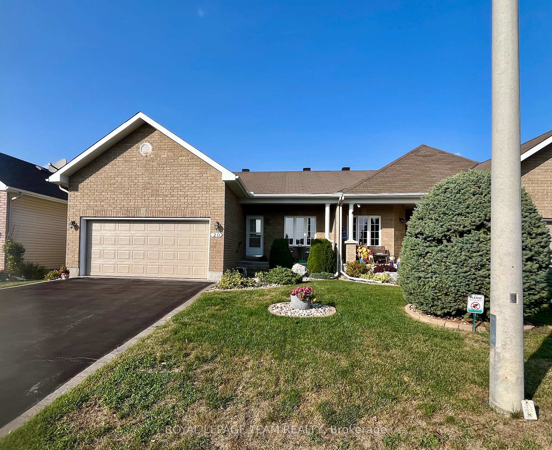 Photo 3 of 20 Moe Robillard Street, Arnprior — HOMEH
