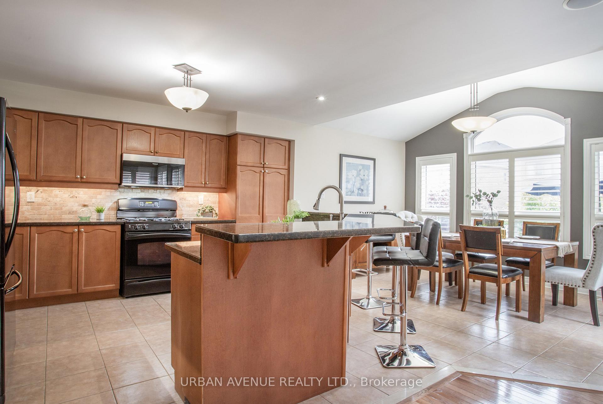 Photo 14 of 25 Darren Avenue, Whitby, Rolling Acres — HOMEH