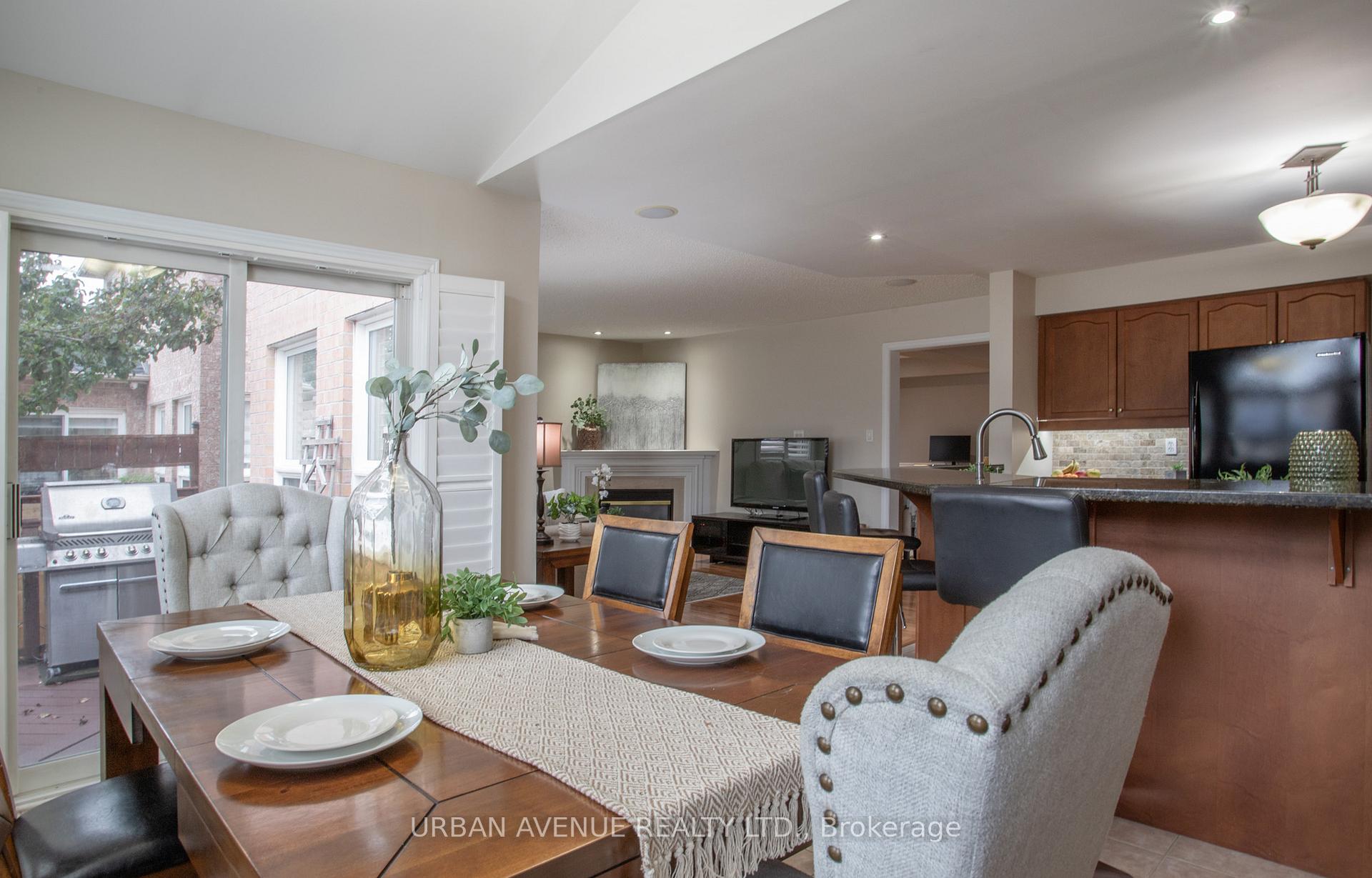 Photo 17 of 25 Darren Avenue, Whitby, Rolling Acres — HOMEH