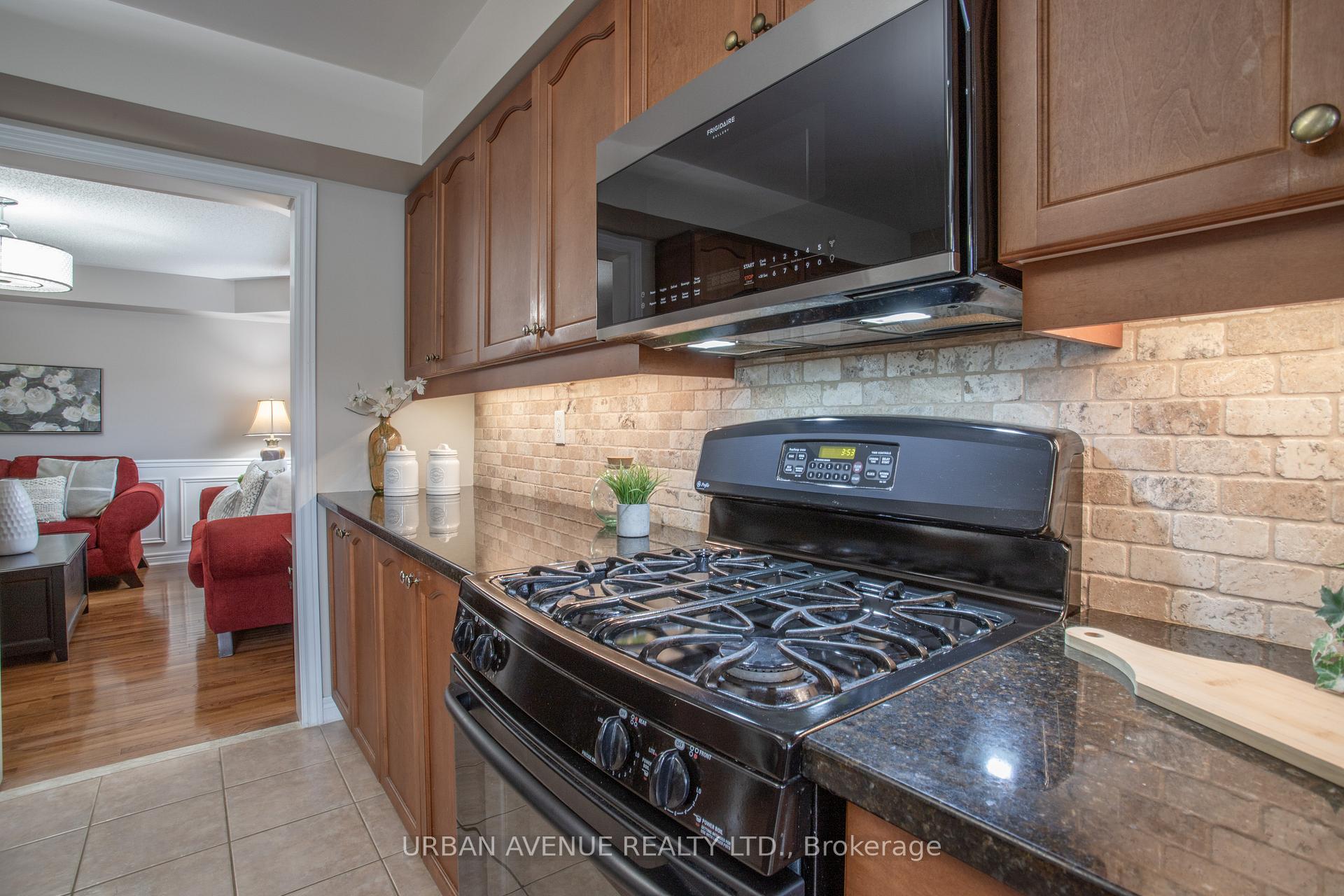 Photo 18 of 25 Darren Avenue, Whitby, Rolling Acres — HOMEH