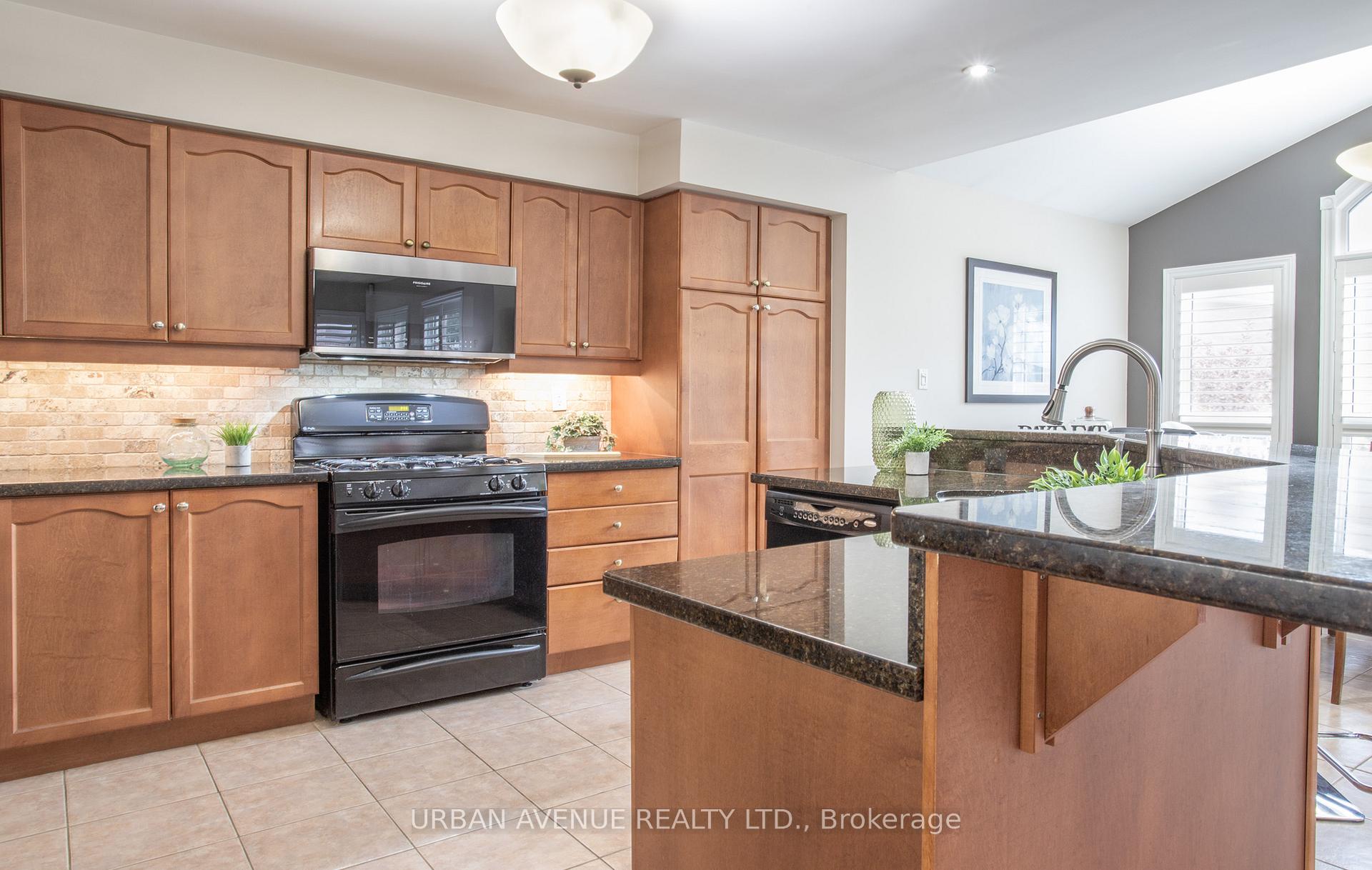 Photo 19 of 25 Darren Avenue, Whitby, Rolling Acres — HOMEH